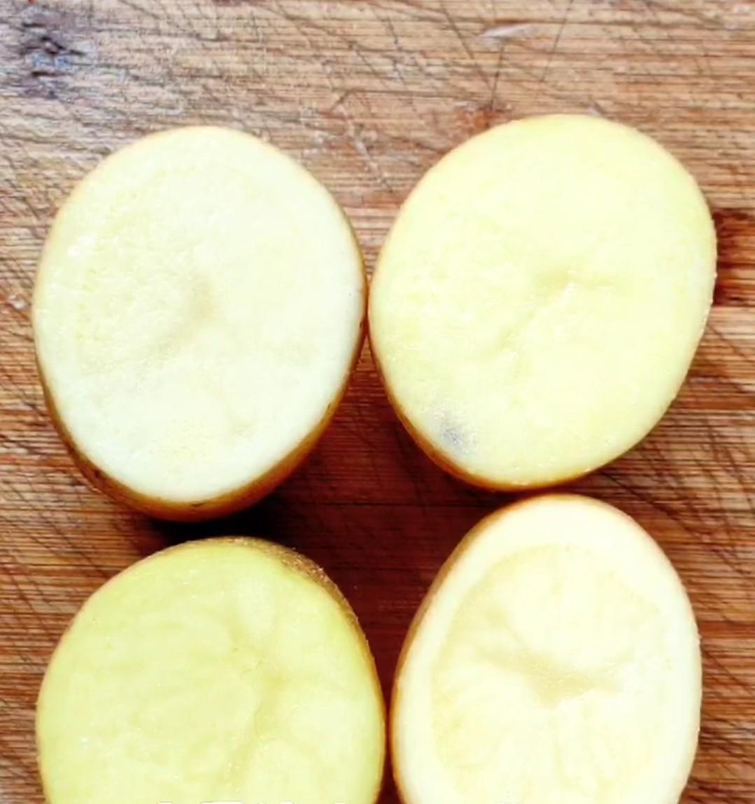 牛肉土豆杯的做法-醬香味其它工藝菜譜-易網(wǎng)<a href=http://www.xllyou.com/ target=_blank class=infotextkey>健康養(yǎng)生</a>網(wǎng) 牛肉土豆杯的做法-醬香味其它工藝菜譜