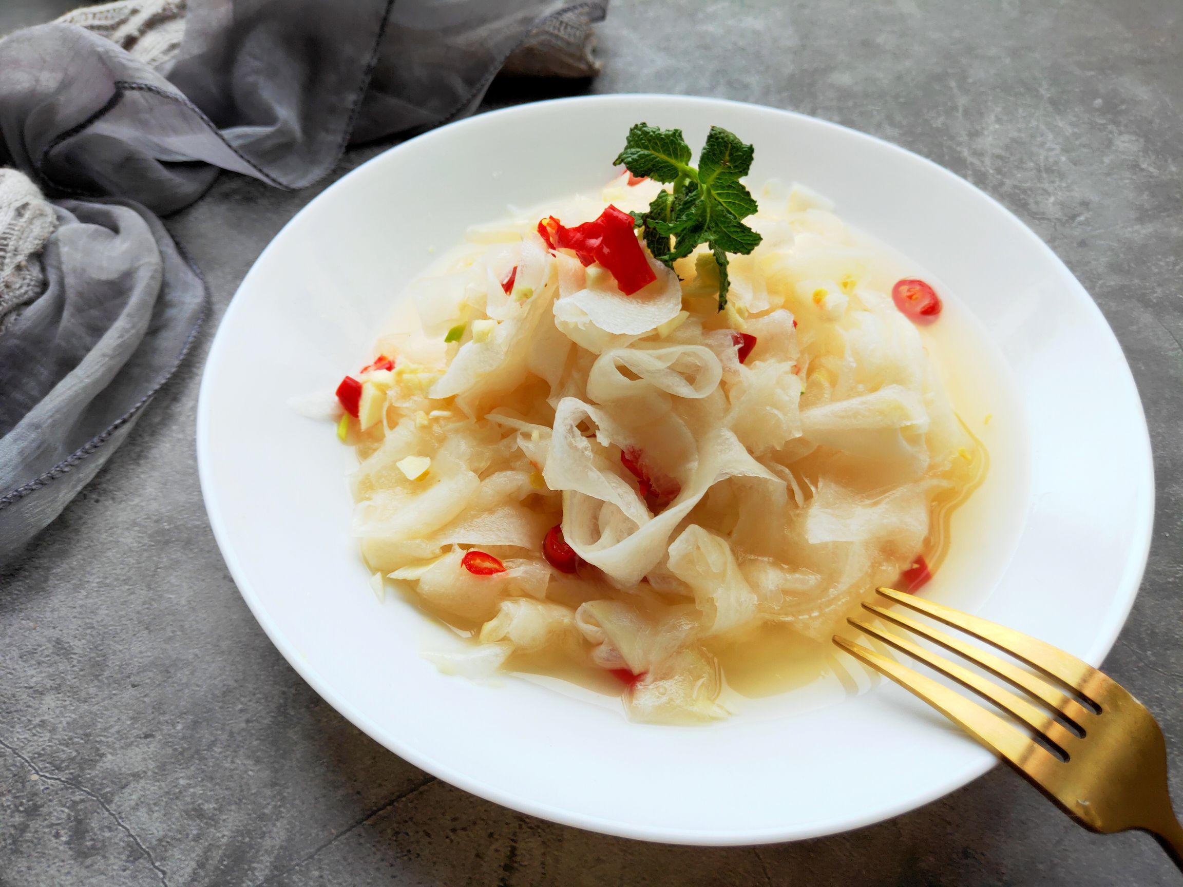 蘋果醋白玉蘿卜的做法-酸辣味拌菜譜-易網<a href=http://www.xllyou.com/ target=_blank class=infotextkey>健康養生</a>網 蘋果醋白玉蘿卜的做法-酸辣味拌菜譜