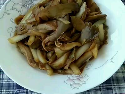鳳尾蘑炒白菜的做法-家常味炒菜譜