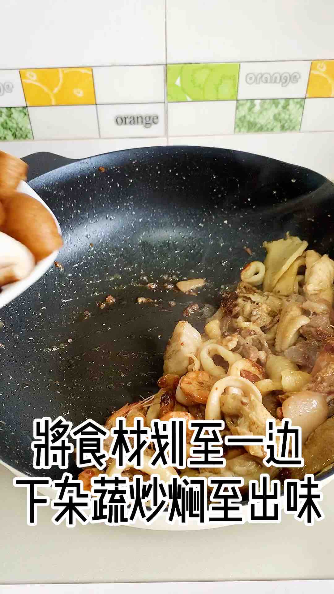 鮮魷雜蔬干鍋的做法-麻辣味燒菜譜-易網健康養生網 鮮魷雜蔬干鍋的做法-麻辣味燒菜譜