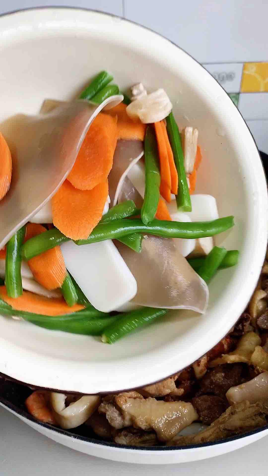 鮮魷雜蔬干鍋的做法-麻辣味燒菜譜-易網健康養生網 鮮魷雜蔬干鍋的做法-麻辣味燒菜譜