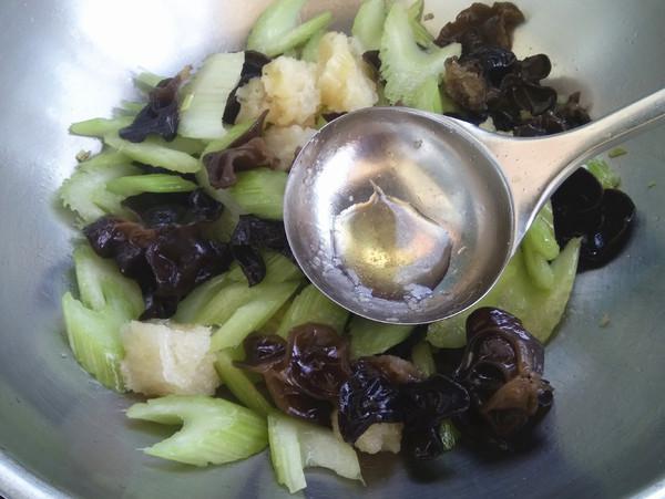 魚鰾炒西芹的做法-咸鮮味炒菜譜