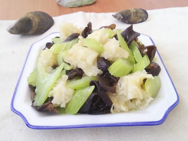魚鰾炒西芹的做法-咸鮮味炒菜譜