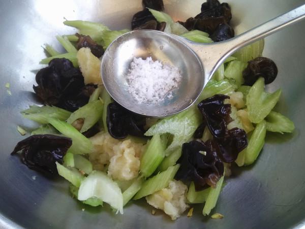 魚鰾炒西芹的做法-咸鮮味炒菜譜