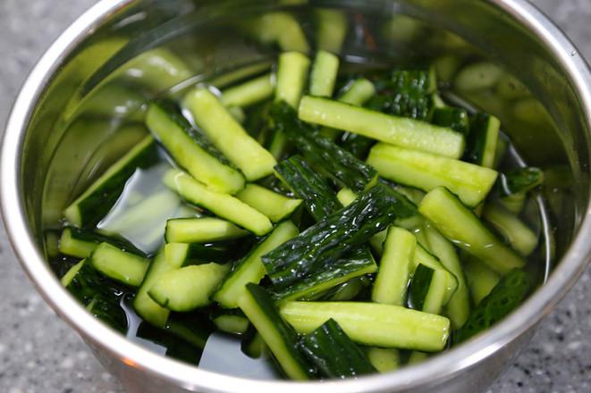 醬黃瓜----夏日開胃必備的做法-酸辣味拌菜譜-易網健康養生網 醬黃瓜----夏日開胃必備的做法-酸辣味拌菜譜