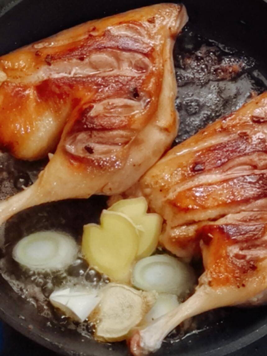 鮑魚燜鴨腿的做法-咸鮮味燜菜譜-易網(wǎng)健康養(yǎng)生網(wǎng) 鮑魚燜鴨腿的做法-咸鮮味燜菜譜