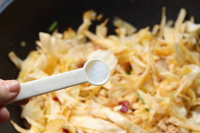 粉絲肉末包菜的做法-家常味炒菜譜-易網健康養生網 粉絲肉末包菜的做法-家常味炒菜譜