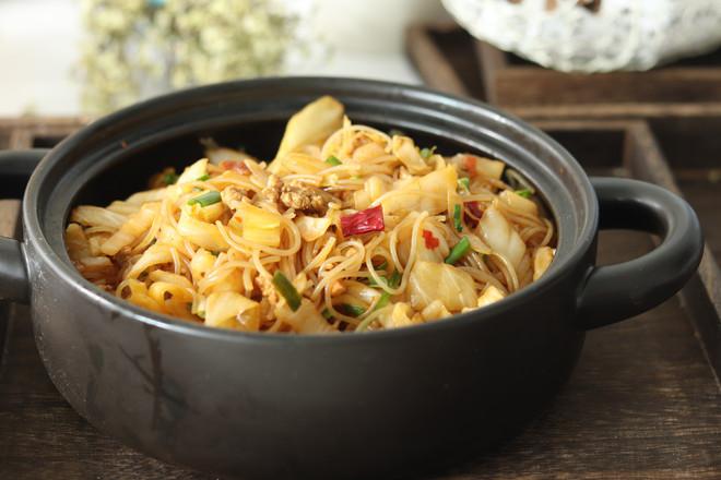 粉絲肉末包菜的做法-家常味炒菜譜-易網健康養生網 粉絲肉末包菜的做法-家常味炒菜譜