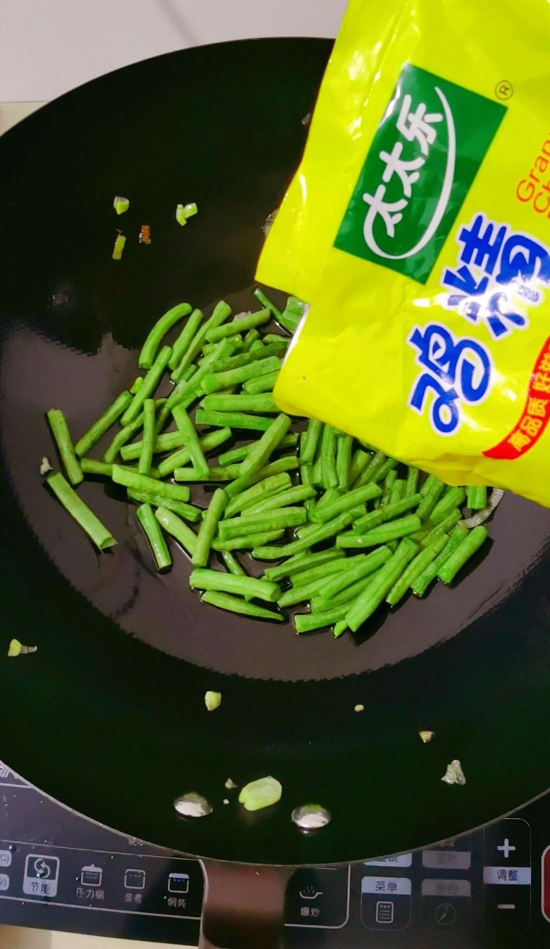 爆炒豇豆的做法-咸鮮味炒菜譜-易網健康養生網 爆炒豇豆的做法-咸鮮味炒菜譜