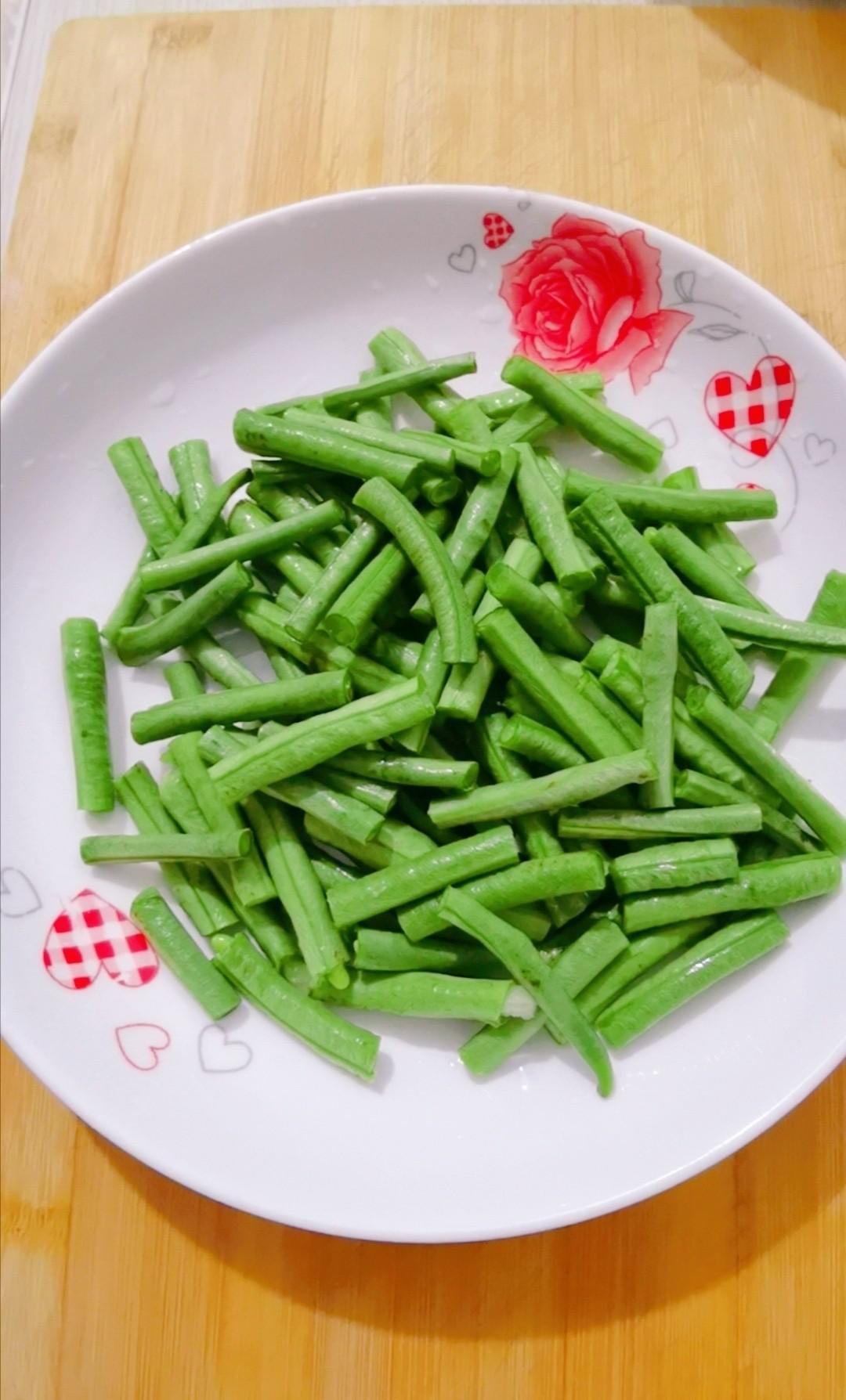 爆炒豇豆的做法-咸鮮味炒菜譜-易網健康養生網 爆炒豇豆的做法-咸鮮味炒菜譜