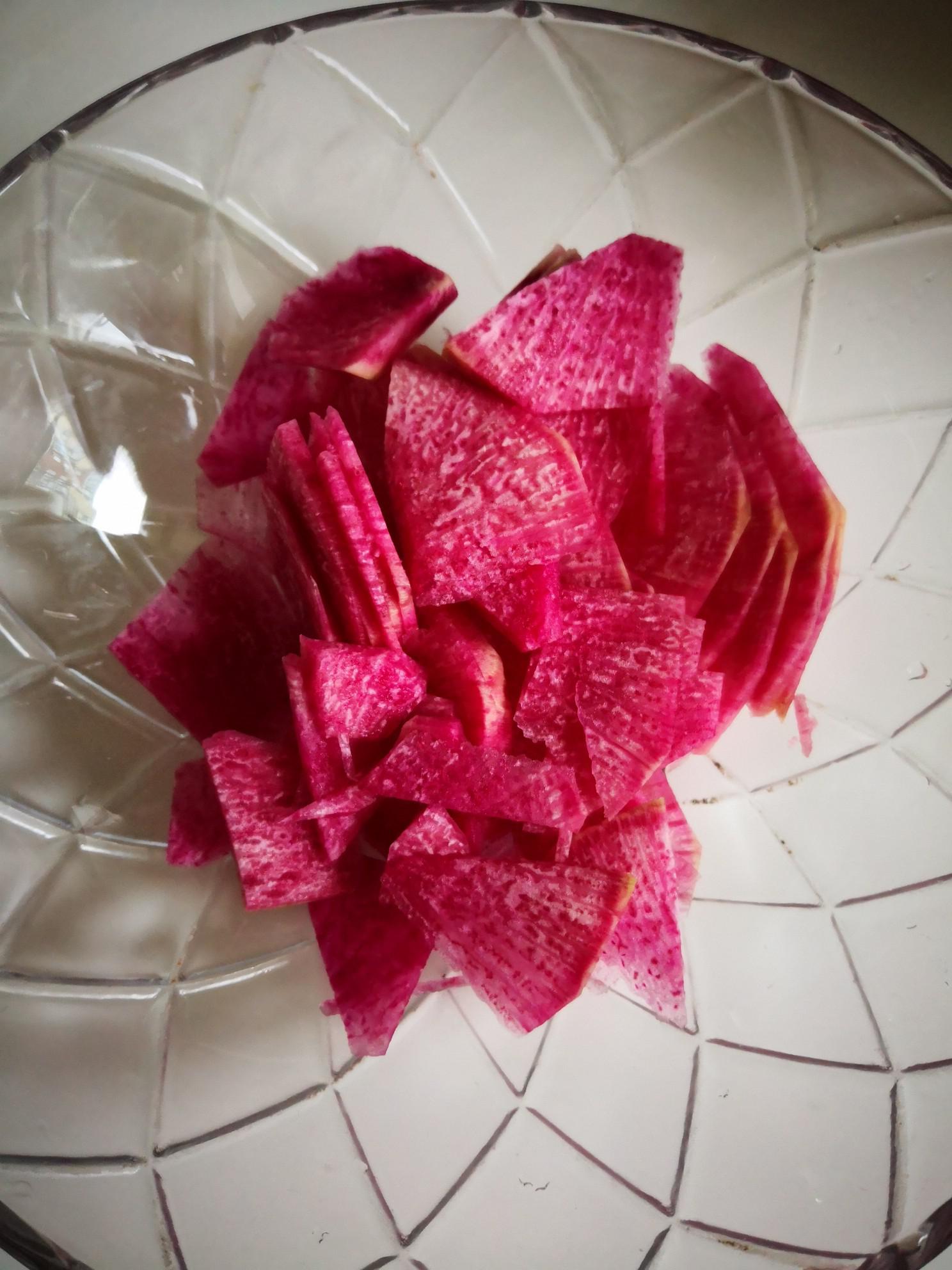 小蔥拌心里美的做法-酸甜味拌菜譜-易網<a href=http://www.xllyou.com/ target=_blank class=infotextkey>健康養生</a>網 小蔥拌心里美的做法-酸甜味拌菜譜