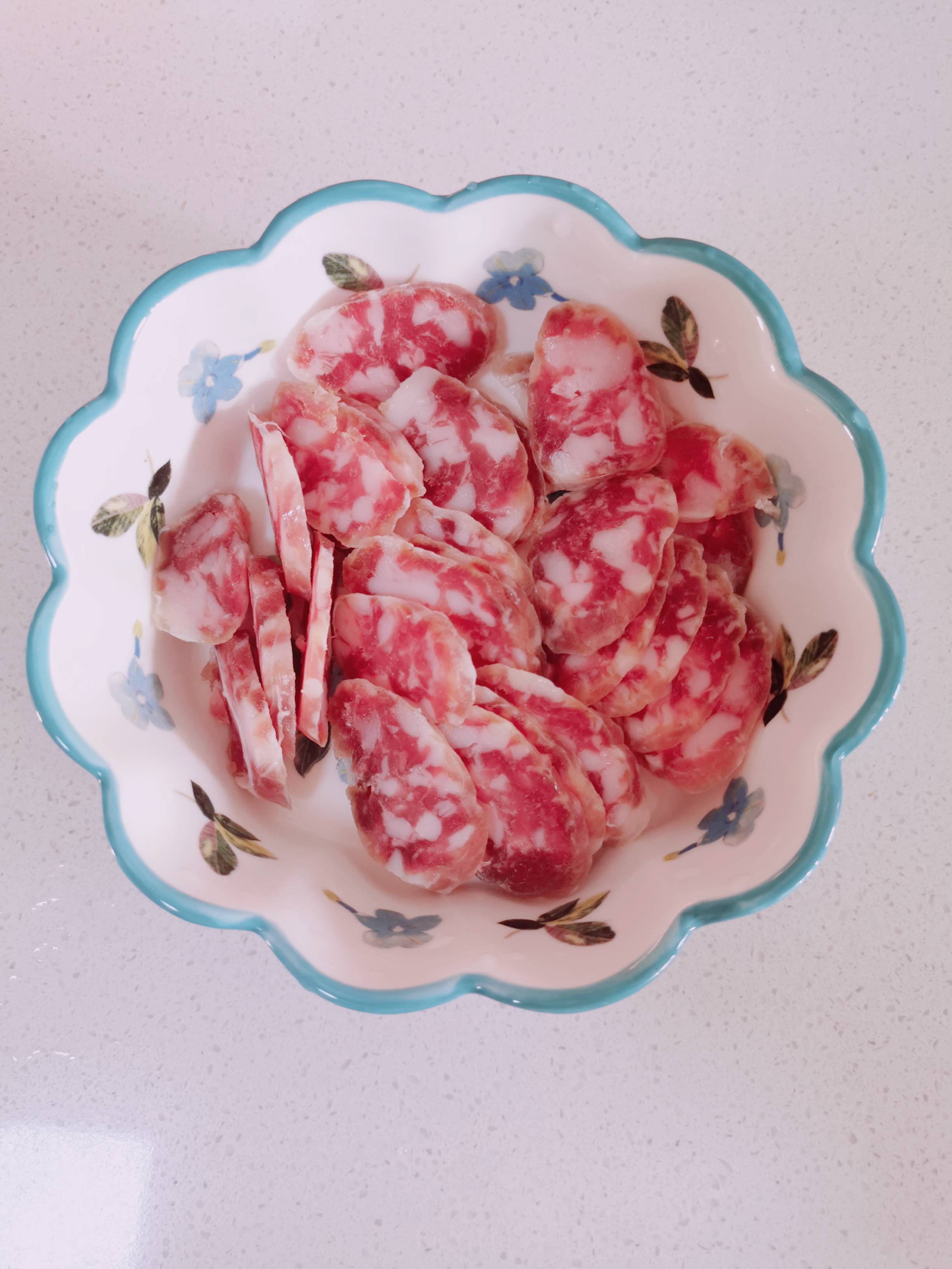 蒜苔炒香腸的做法-家常味炒菜譜-易網(wǎng)健康養(yǎng)生網(wǎng) 蒜苔炒香腸的做法-家常味炒菜譜