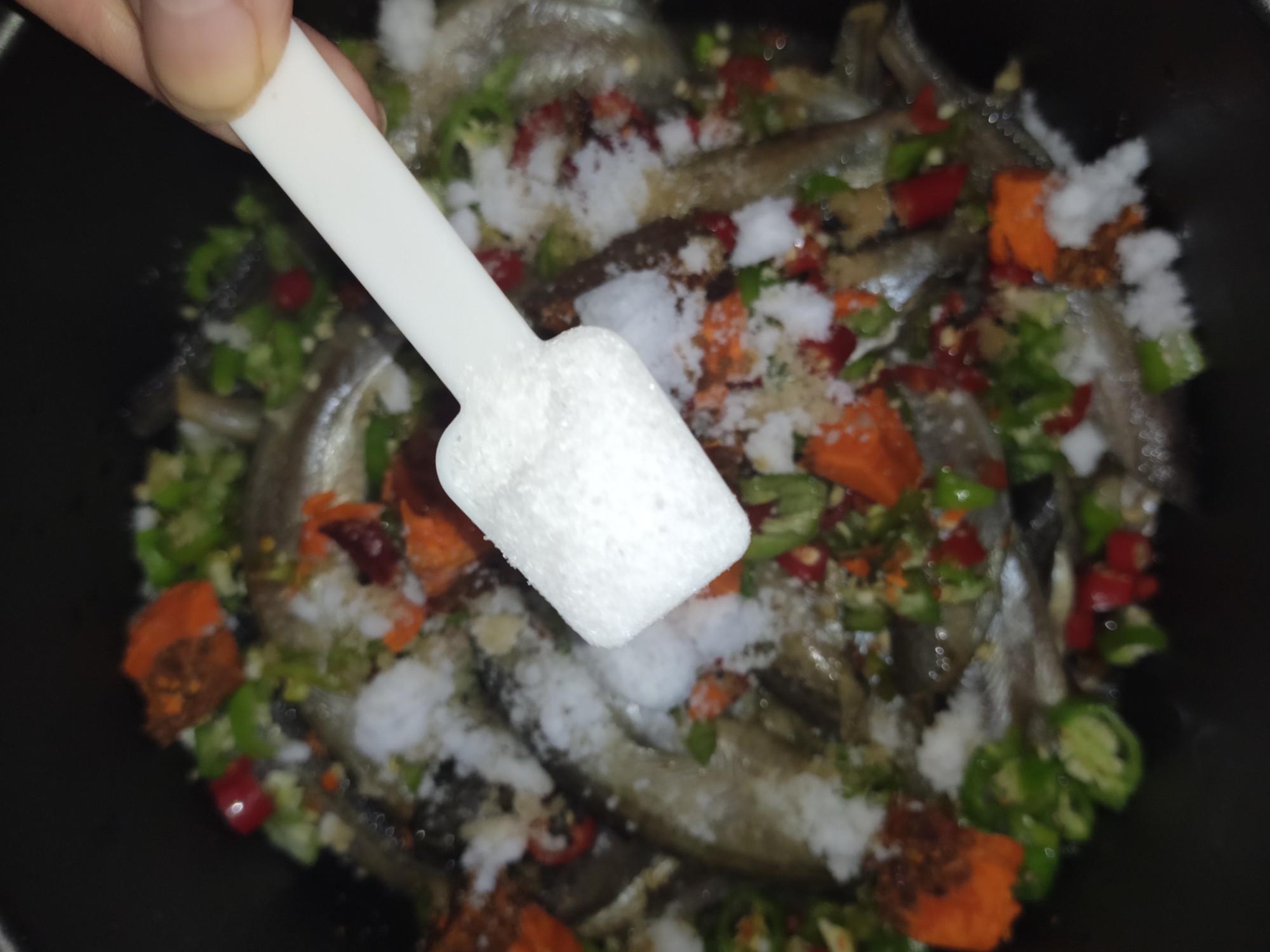 酸辣雷魚的做法-酸辣味燉菜譜