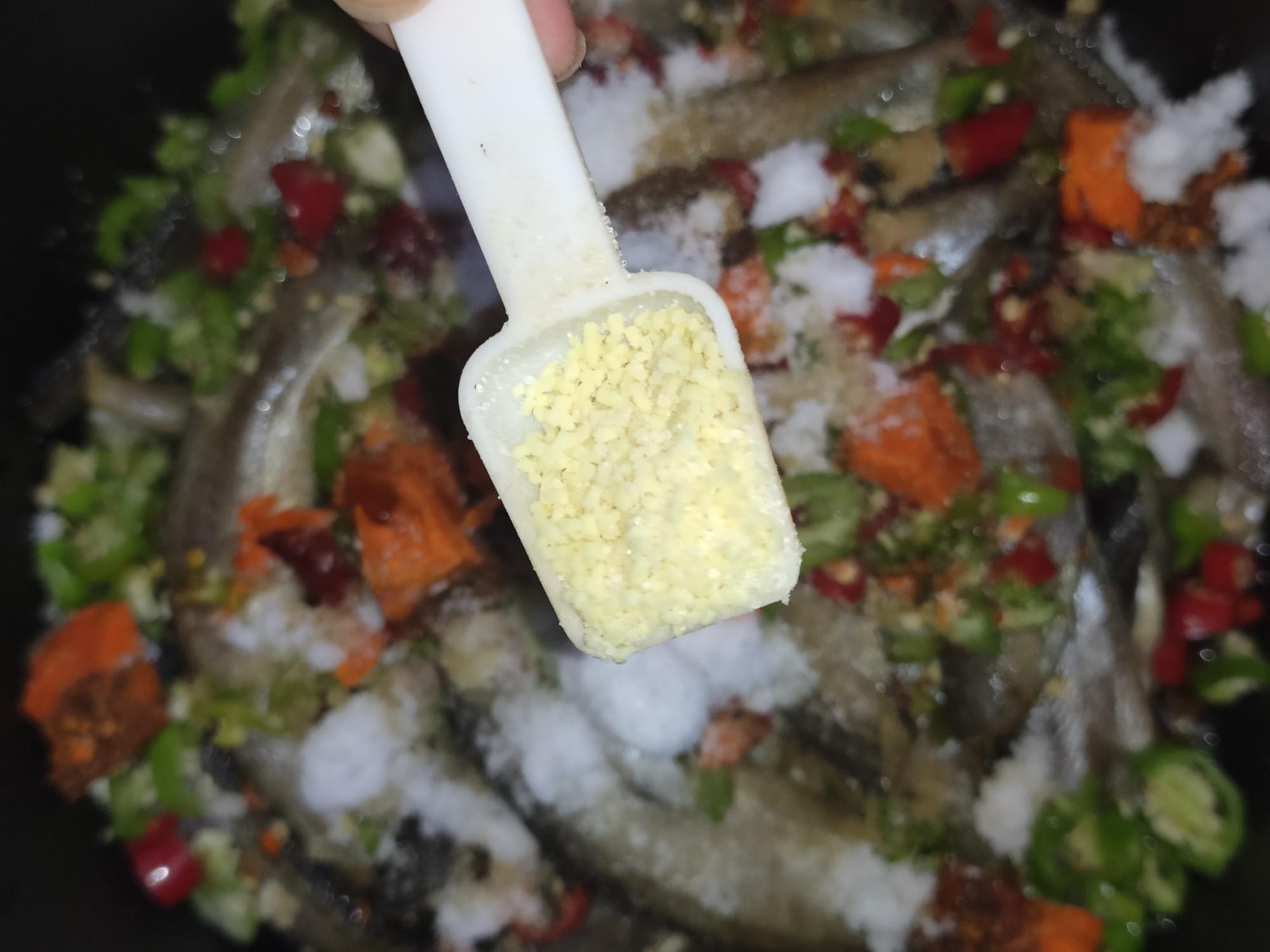 酸辣雷魚的做法-酸辣味燉菜譜