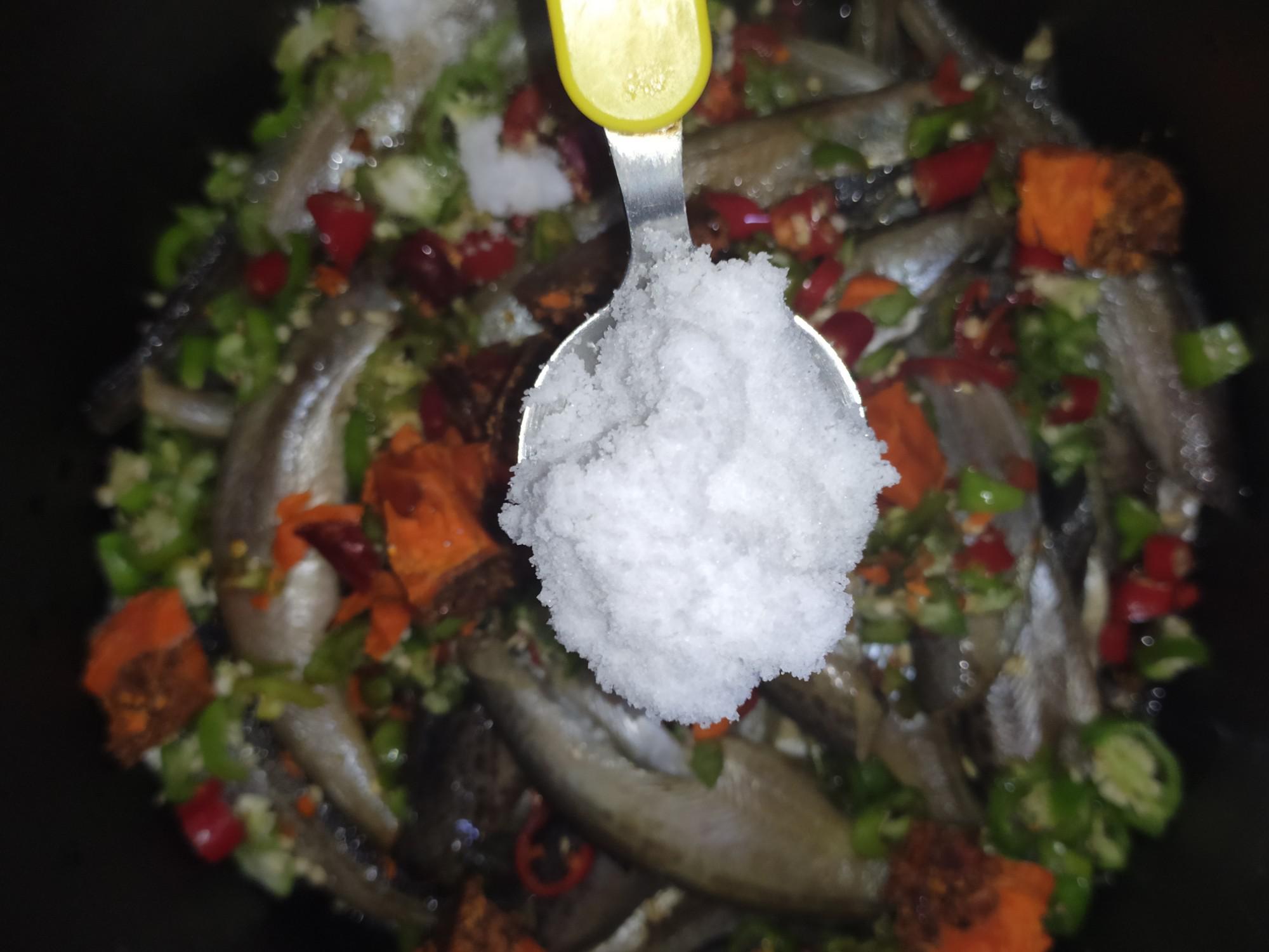 酸辣雷魚的做法-酸辣味燉菜譜