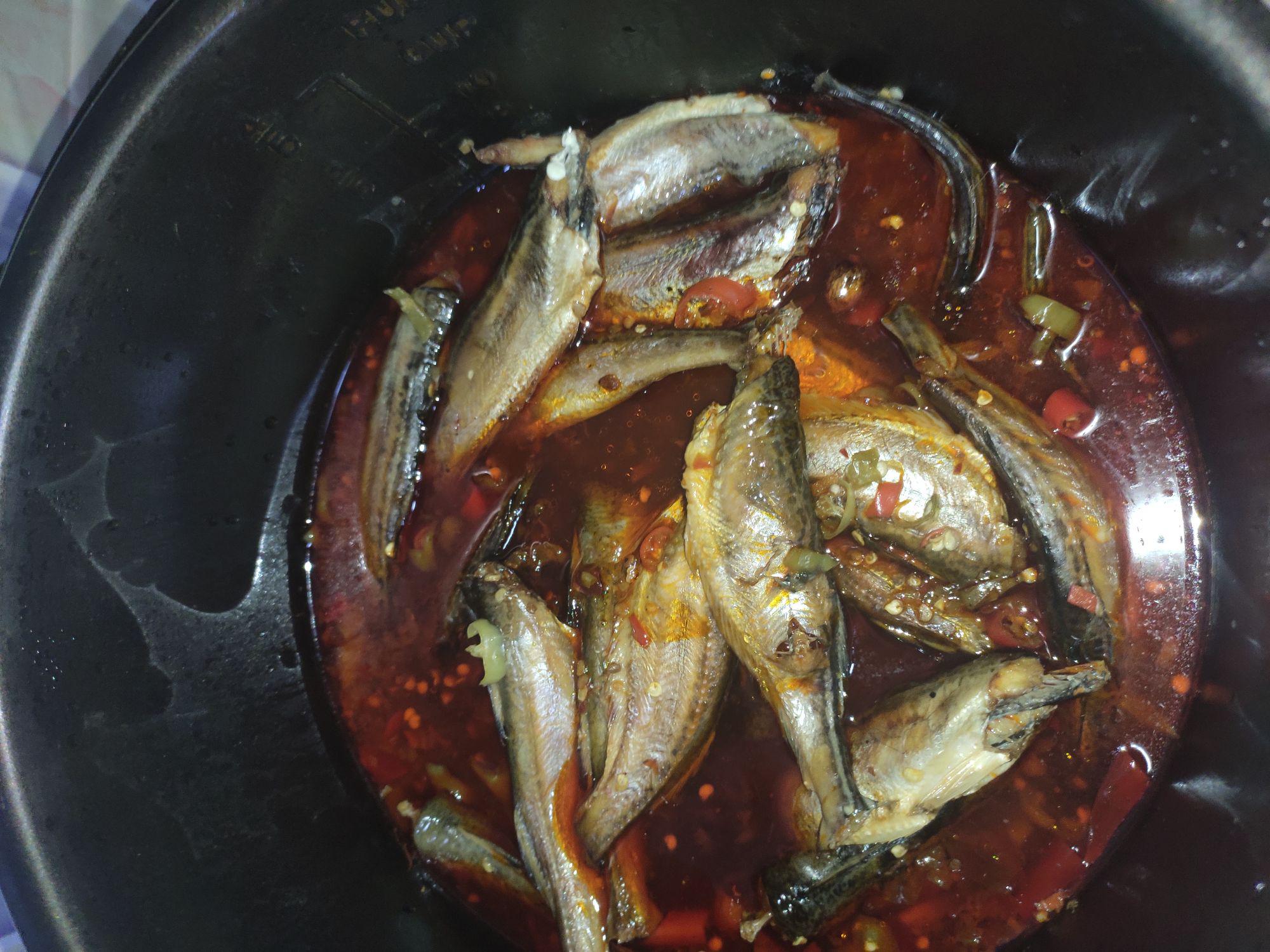 酸辣雷魚的做法-酸辣味燉菜譜