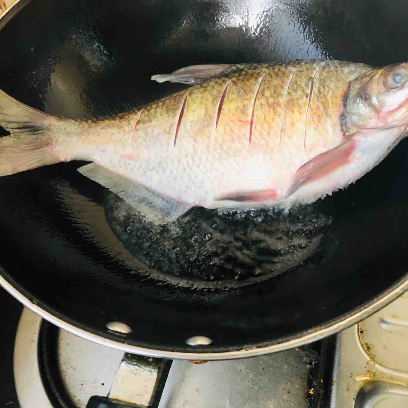 紅燒鳊魚的做法-香辣味燒菜譜