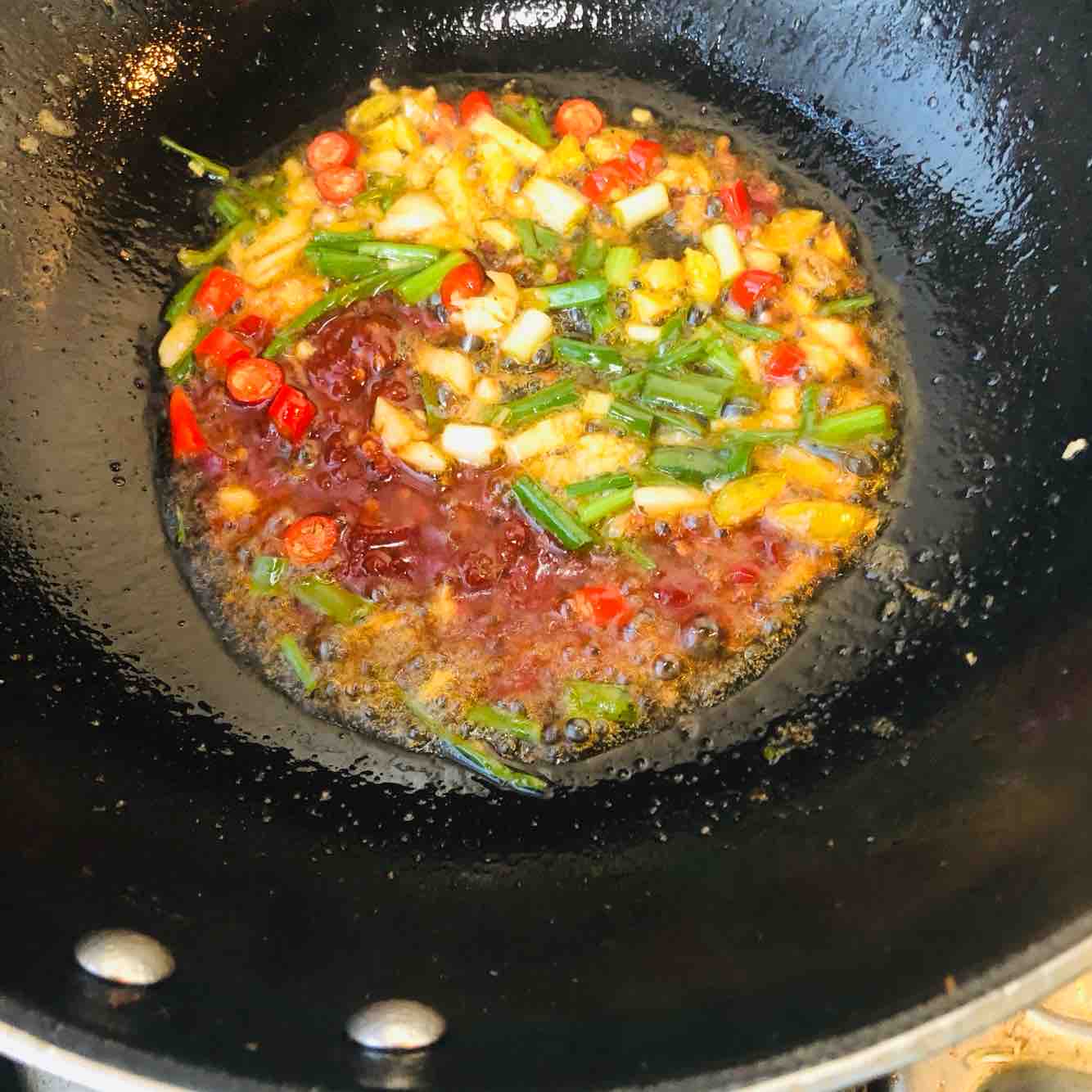 紅燒鳊魚的做法-香辣味燒菜譜