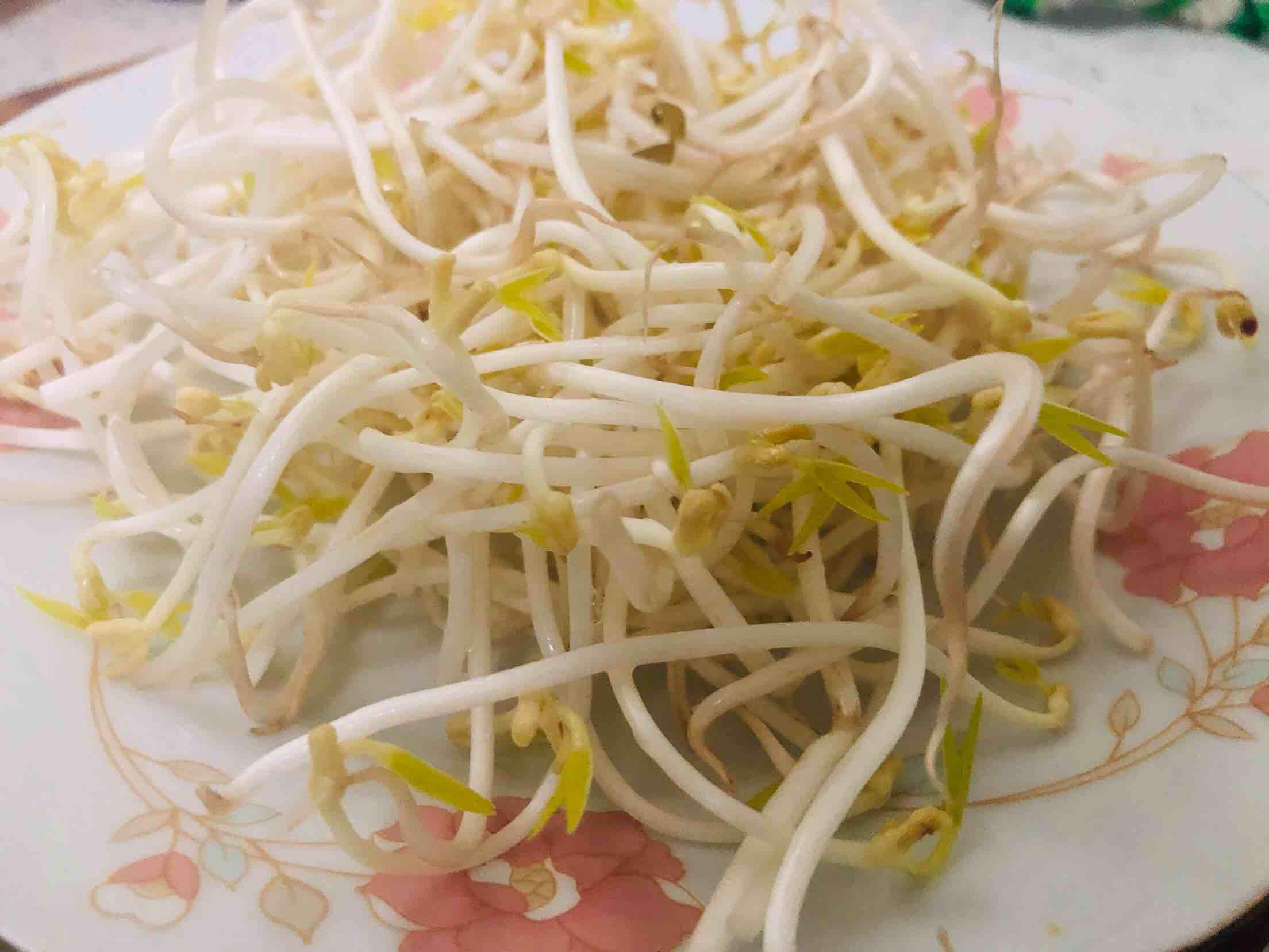 綠豆芽炒韭菜的做法-家常味炒菜譜-易網健康養生網 綠豆芽炒韭菜的做法-家常味炒菜譜