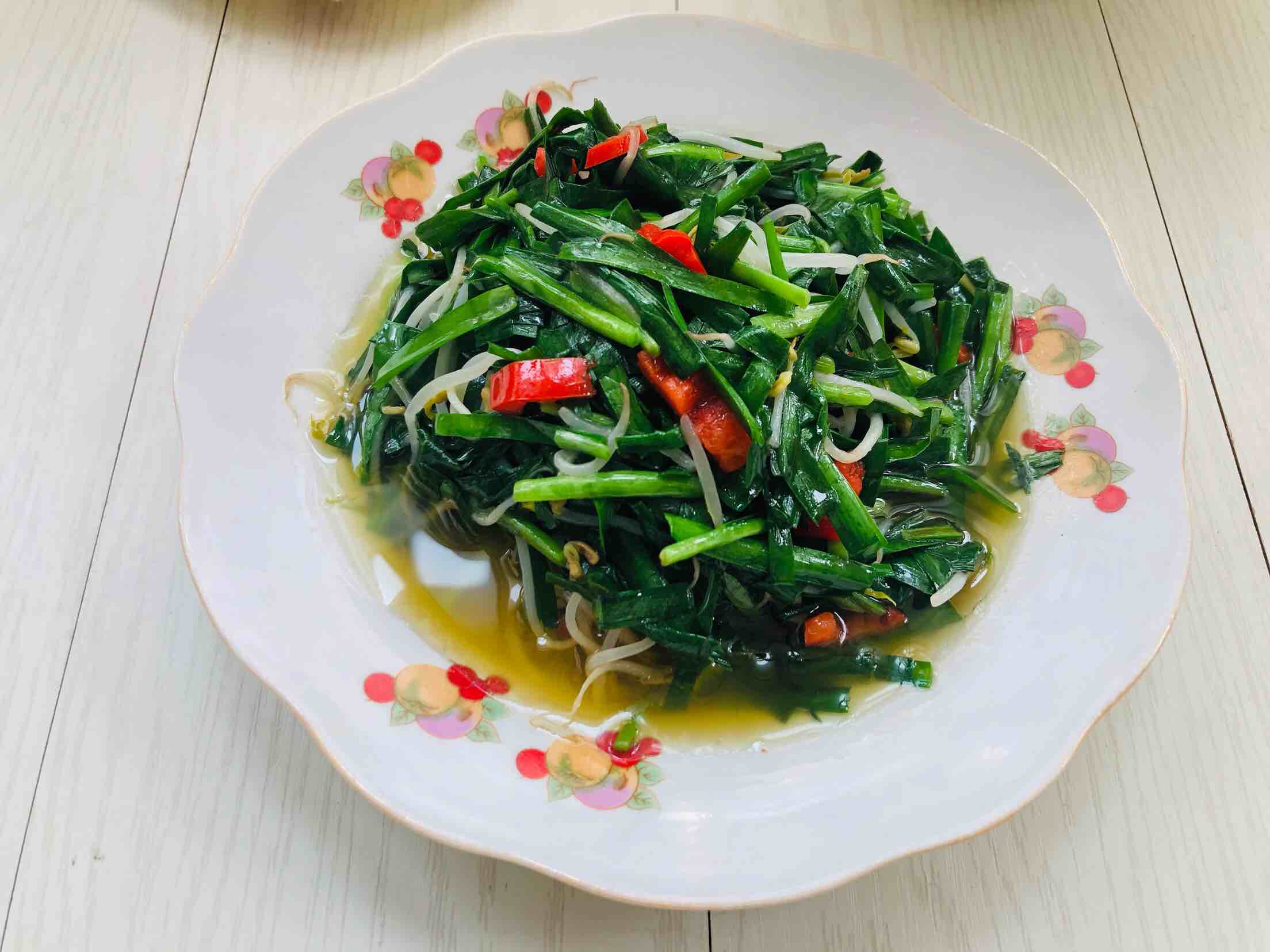 綠豆芽炒韭菜的做法-家常味炒菜譜-易網健康養生網 綠豆芽炒韭菜的做法-家常味炒菜譜