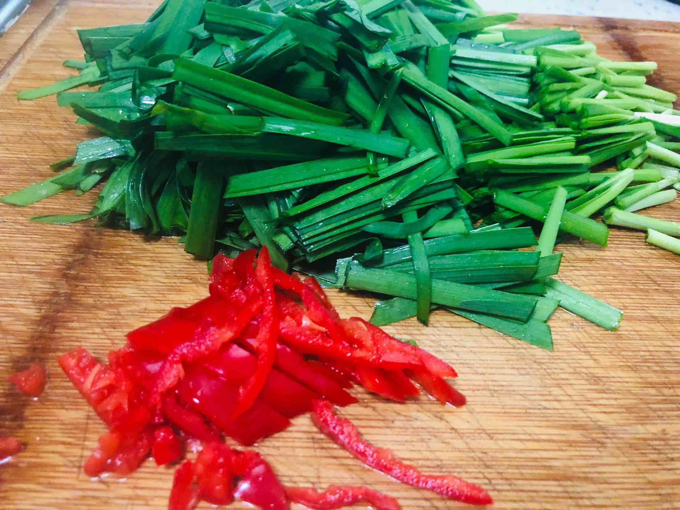 綠豆芽炒韭菜的做法-家常味炒菜譜-易網<a href=http://www.xllyou.com/ target=_blank class=infotextkey>健康養生</a>網 綠豆芽炒韭菜的做法-家常味炒菜譜