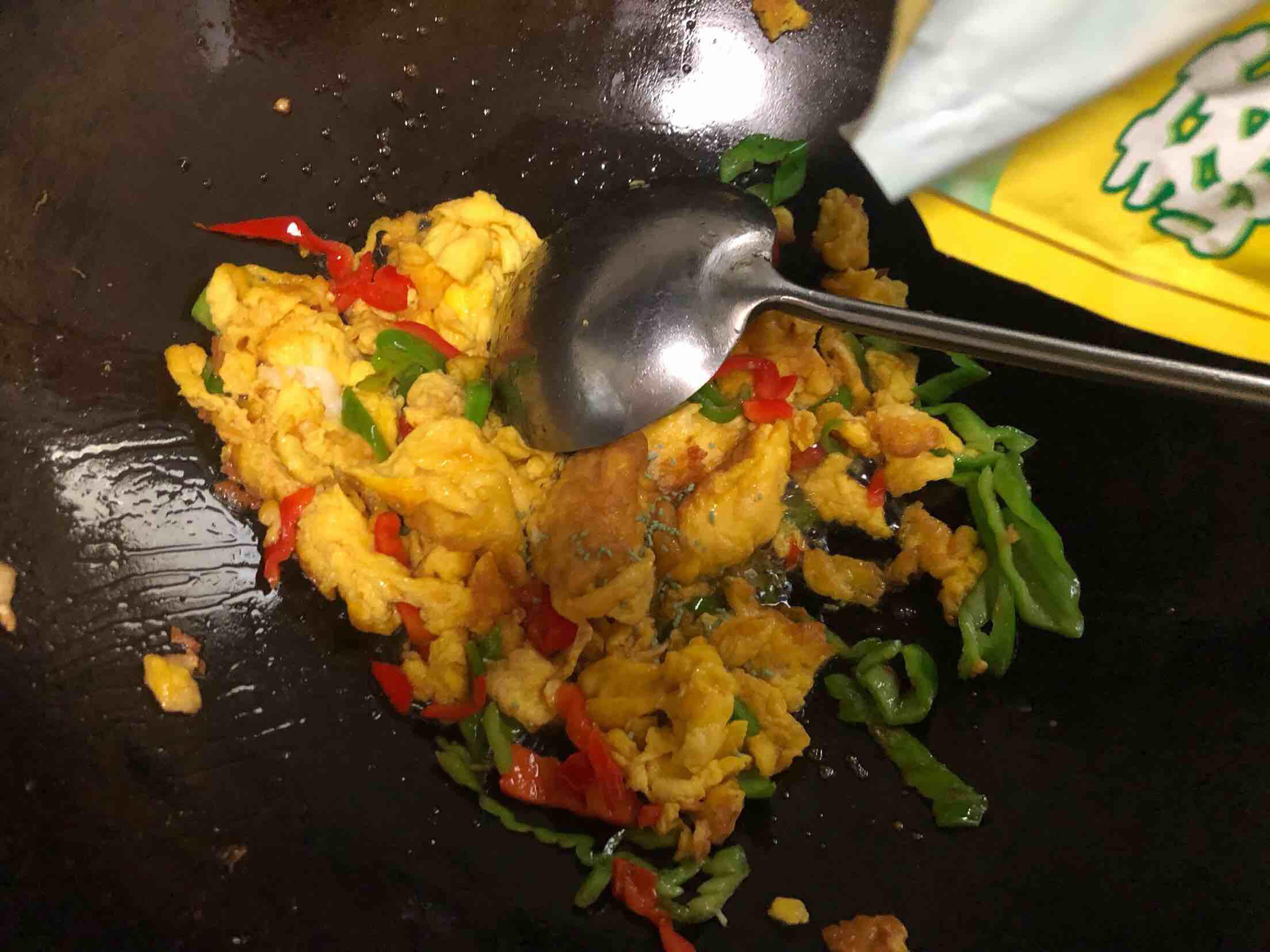 雙椒鵝蛋的做法-家常味炒菜譜-易網健康養生網 雙椒鵝蛋的做法-家常味炒菜譜