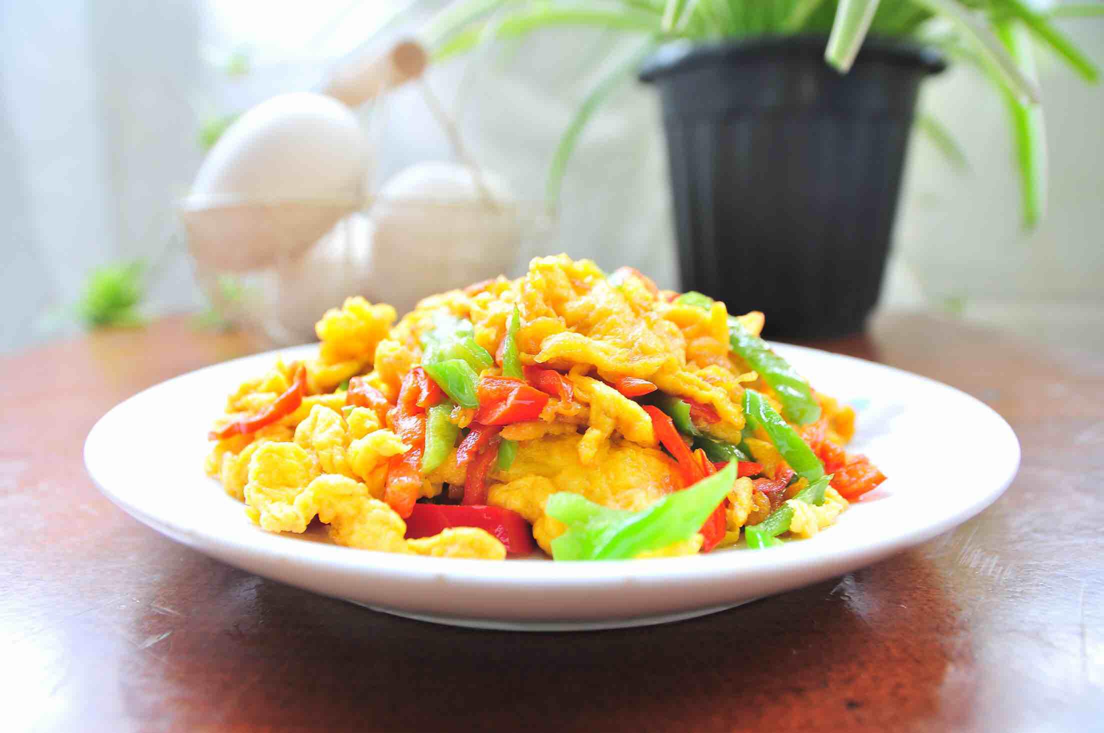 雙椒鵝蛋的做法-家常味炒菜譜-易網健康養生網 雙椒鵝蛋的做法-家常味炒菜譜