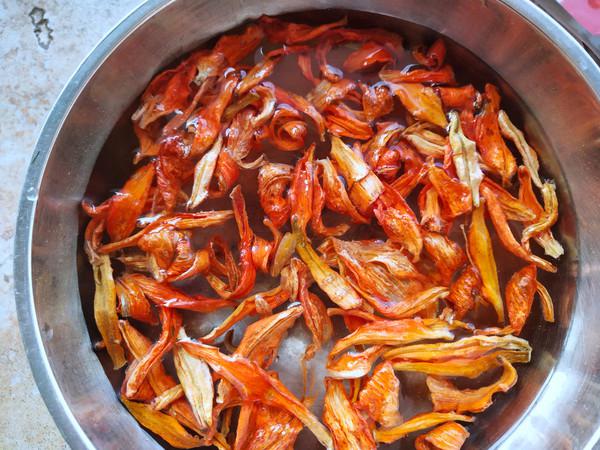 百合花拌蘆筍的做法-家常味拌菜譜-易網(wǎng)<a href=http://www.xllyou.com/ target=_blank class=infotextkey>健康養(yǎng)生</a>網(wǎng) 百合花拌蘆筍的做法-家常味拌菜譜