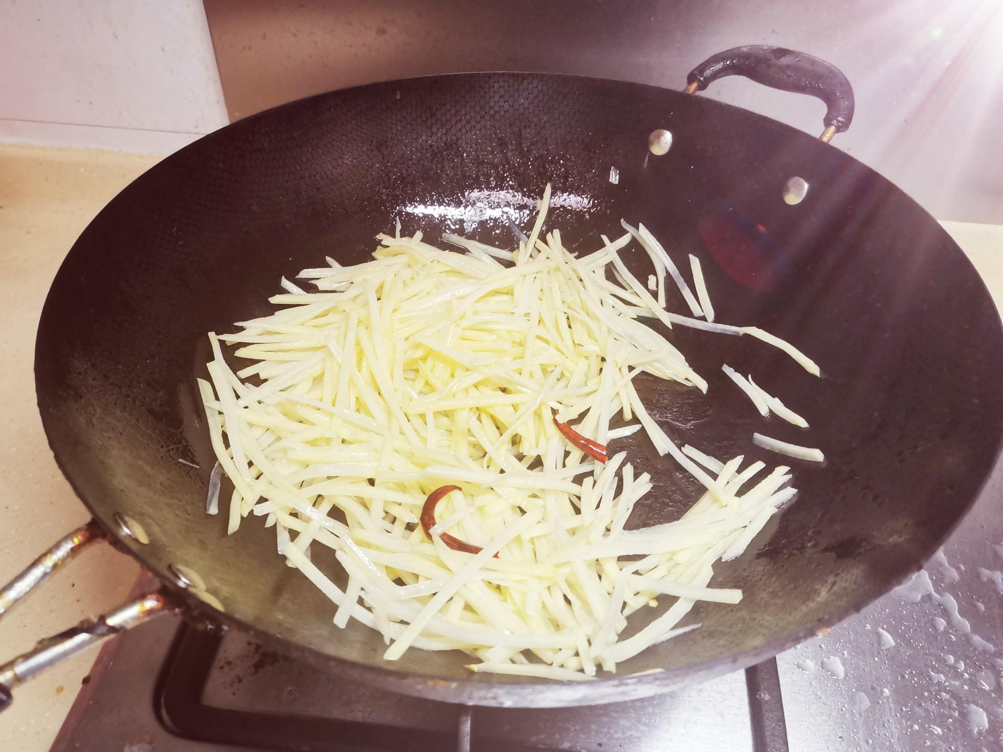 干椒土豆絲的做法-家常味炒菜譜-易網健康養生網 干椒土豆絲的做法-家常味炒菜譜