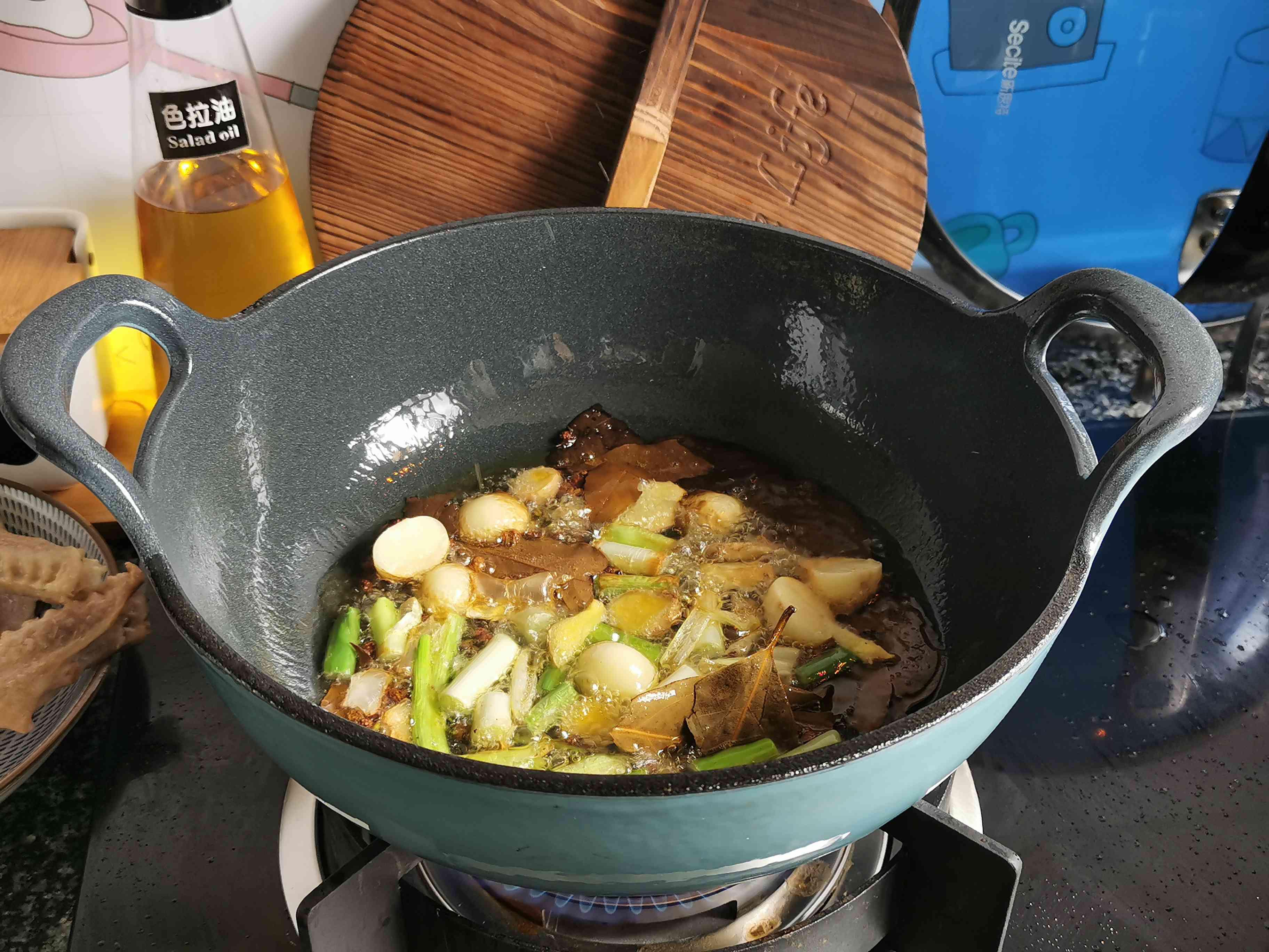 麻辣香鍋的做法-香辣味炒菜譜-易網(wǎng)健康養(yǎng)生網(wǎng) 麻辣香鍋的做法-香辣味炒菜譜