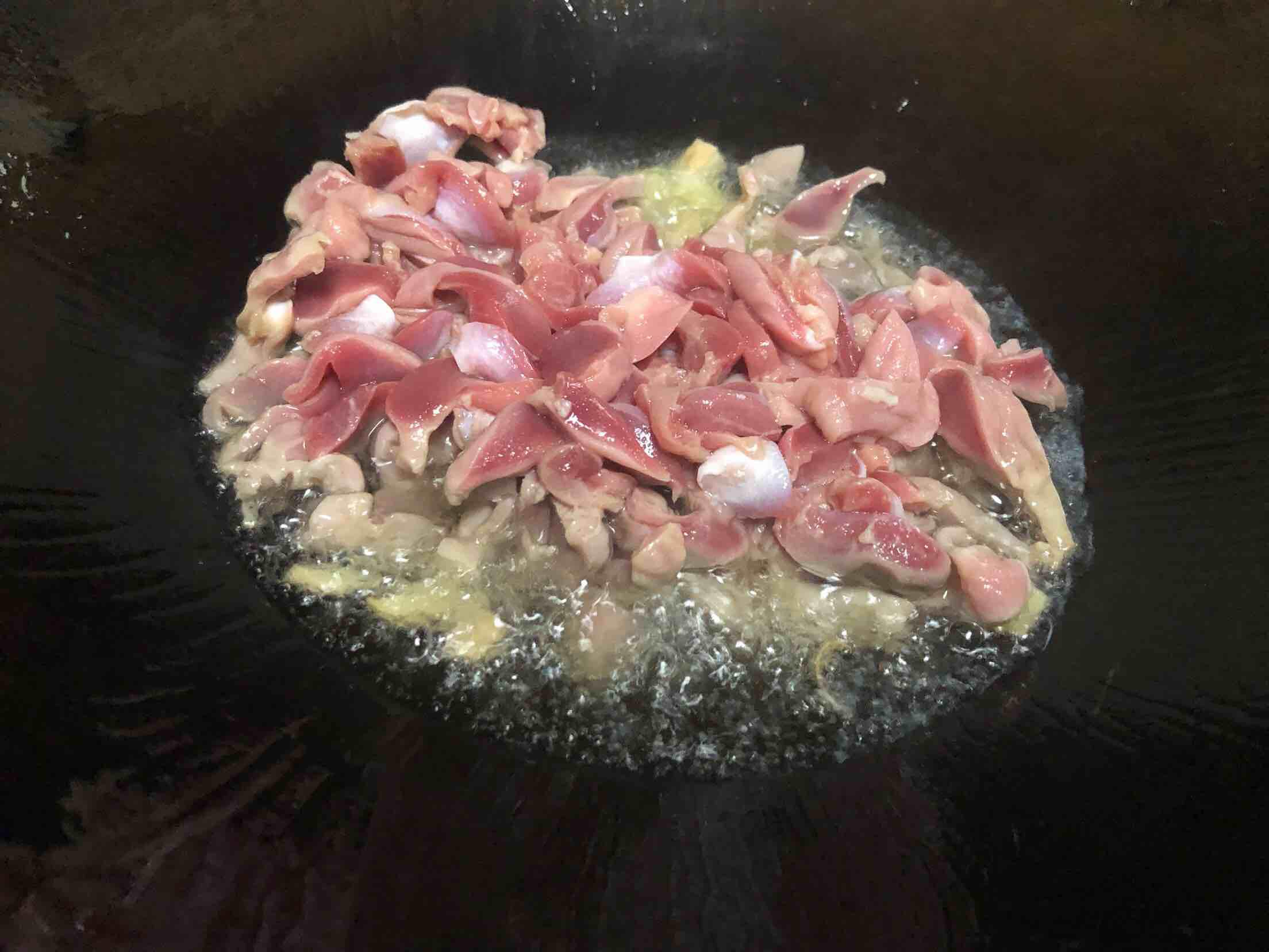 辣椒炒雞肫的做法-家常味炒菜譜-易網健康養生網 辣椒炒雞肫的做法-家常味炒菜譜