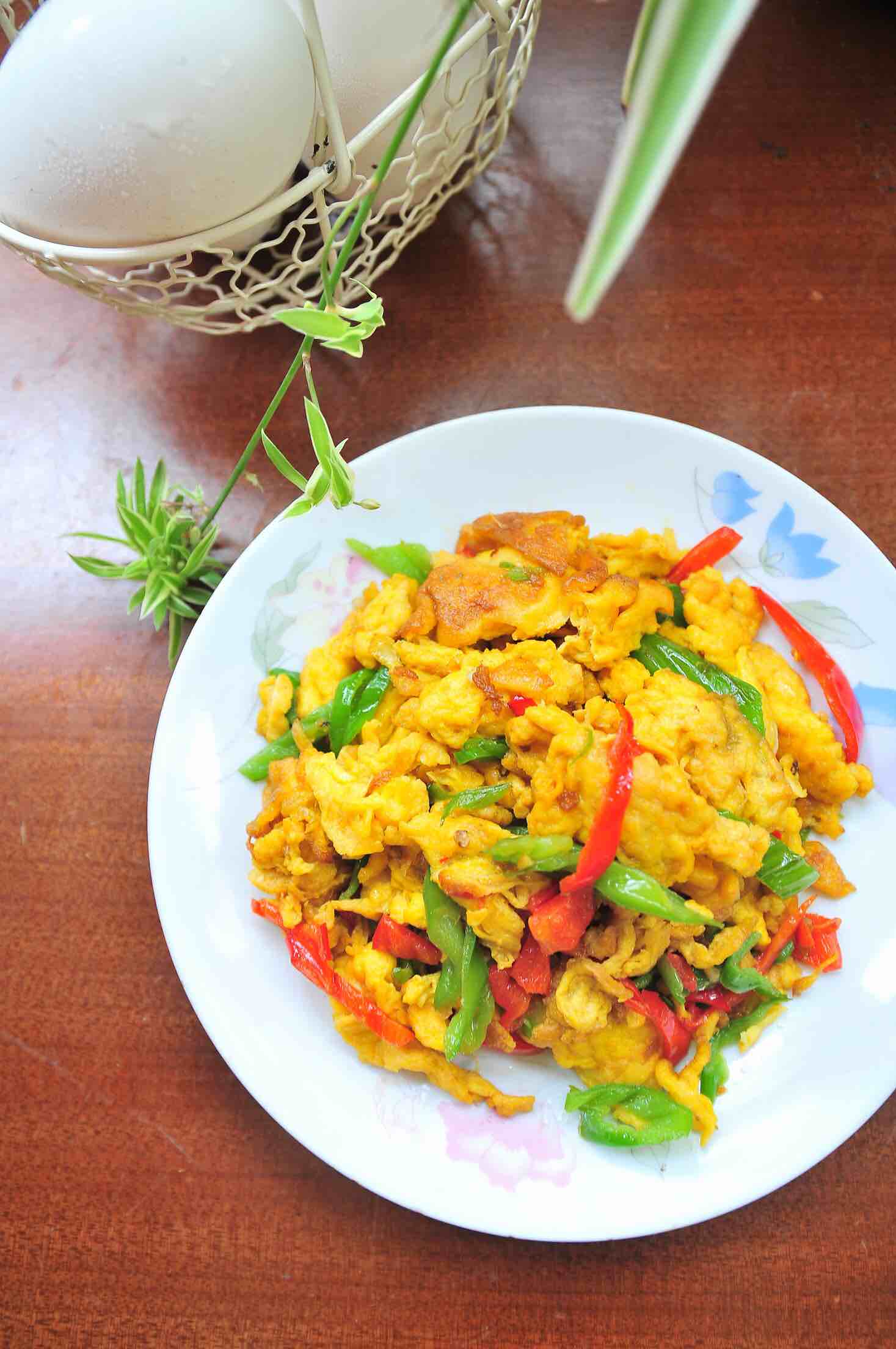 雙椒鵝蛋的做法-家常味炒菜譜-易網健康養生網 雙椒鵝蛋的做法-家常味炒菜譜