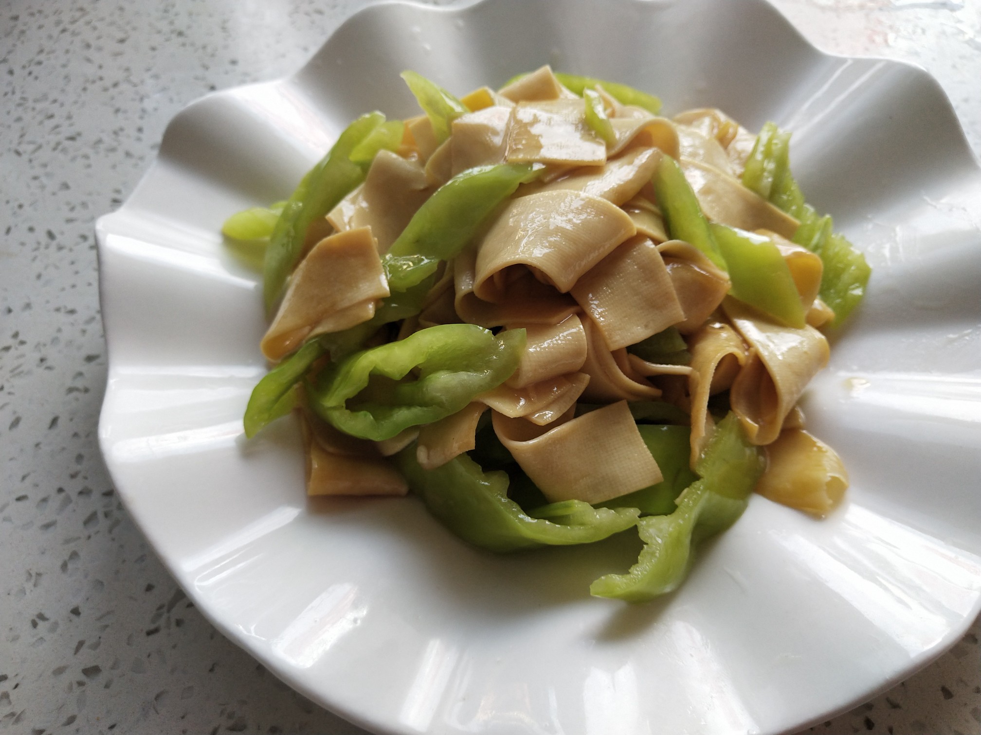 尖椒干豆腐的做法-咸鮮味炒菜譜-易網(wǎng)健康養(yǎng)生網(wǎng) 尖椒干豆腐的做法-咸鮮味炒菜譜