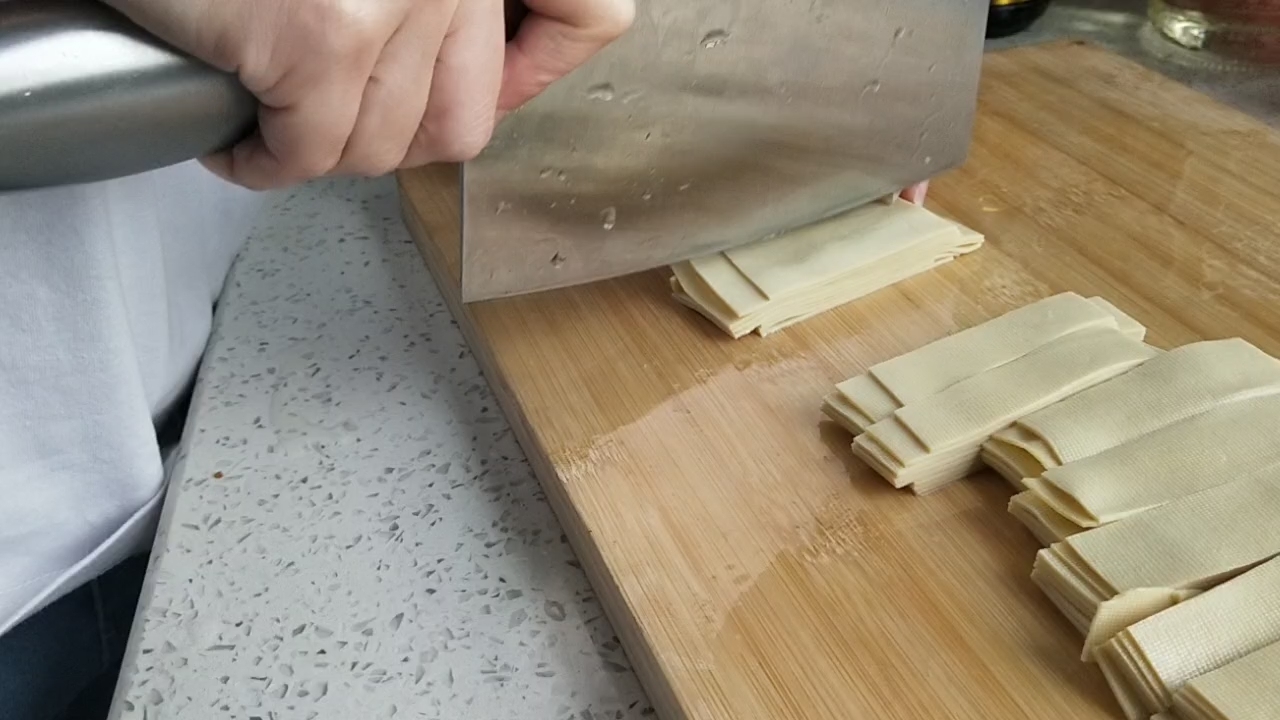 尖椒干豆腐的做法-咸鮮味炒菜譜-易網(wǎng)健康養(yǎng)生網(wǎng) 尖椒干豆腐的做法-咸鮮味炒菜譜