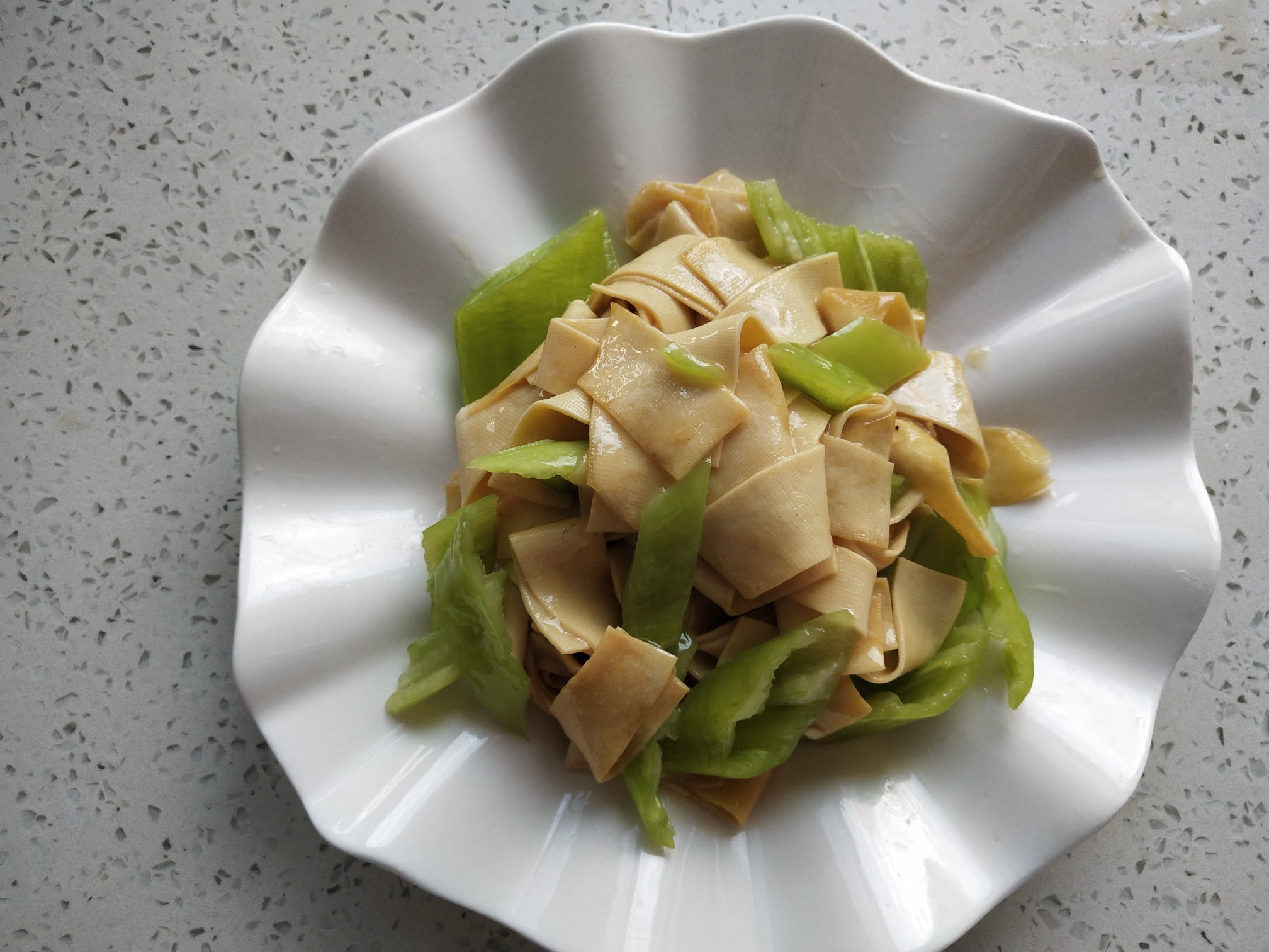 尖椒干豆腐的做法-咸鮮味炒菜譜-易網(wǎng)健康養(yǎng)生網(wǎng) 尖椒干豆腐的做法-咸鮮味炒菜譜