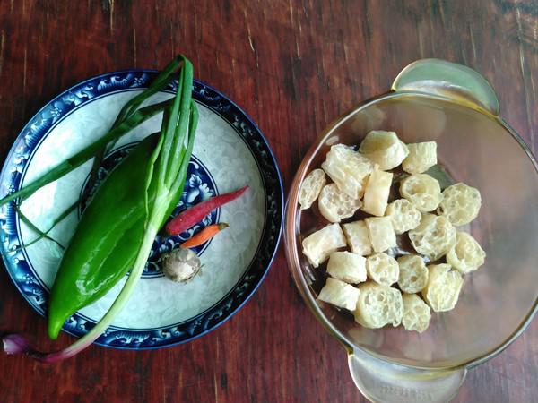 涼拌面藕的做法-香辣味拌菜譜-易網(wǎng)<a href=http://www.xllyou.com/ target=_blank class=infotextkey>健康養(yǎng)生</a>網(wǎng) 涼拌面藕的做法-香辣味拌菜譜