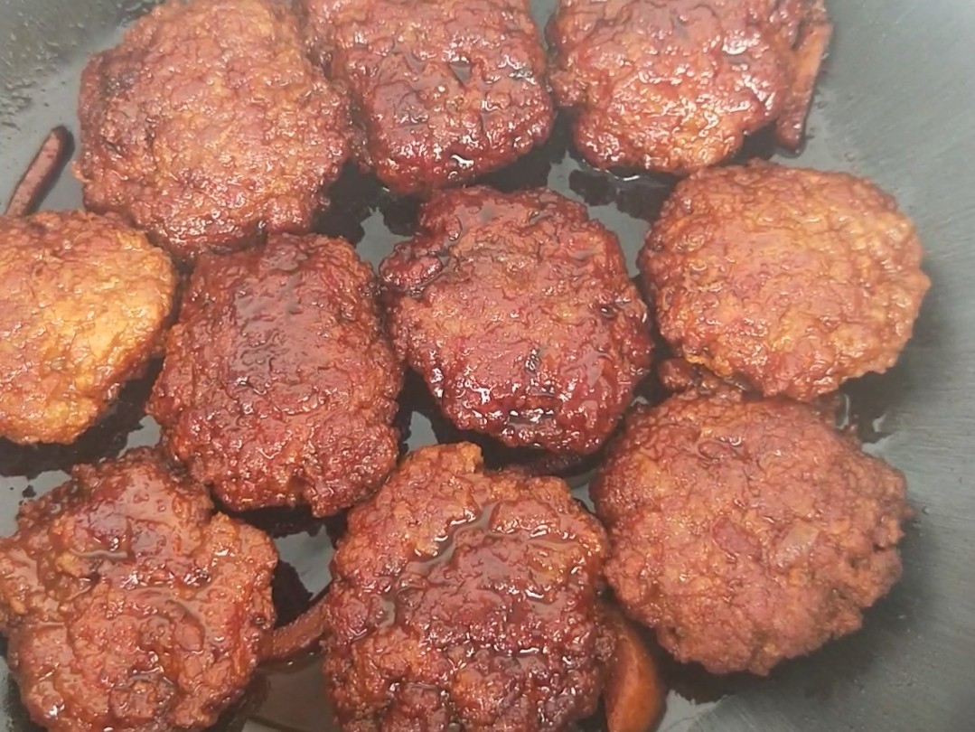 紅燒肉餅子的做法-家常味燒菜譜-易網(wǎng)健康養(yǎng)生網(wǎng) 紅燒肉餅子的做法-家常味燒菜譜