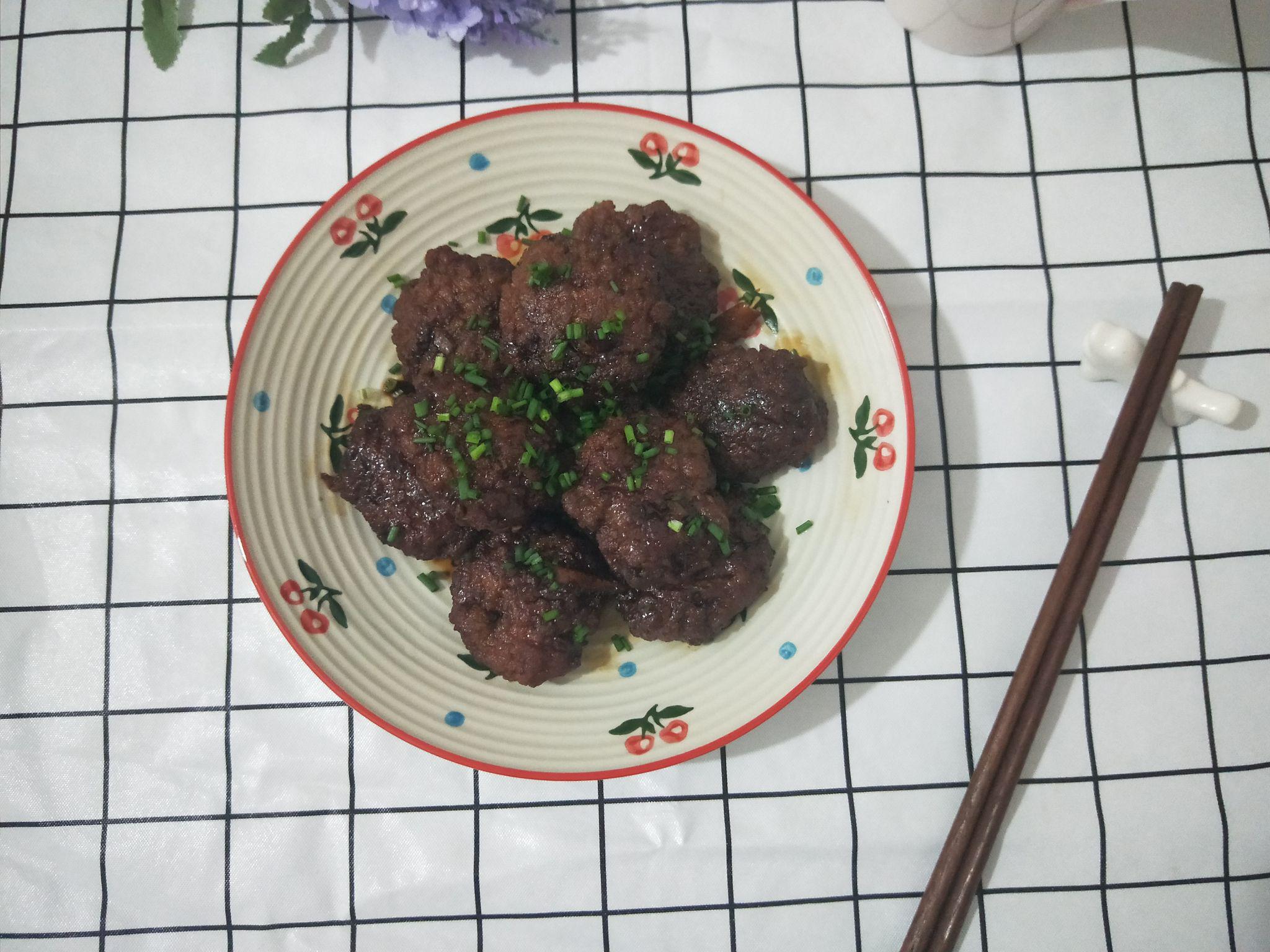 紅燒肉餅子的做法-家常味燒菜譜-易網(wǎng)健康養(yǎng)生網(wǎng) 紅燒肉餅子的做法-家常味燒菜譜