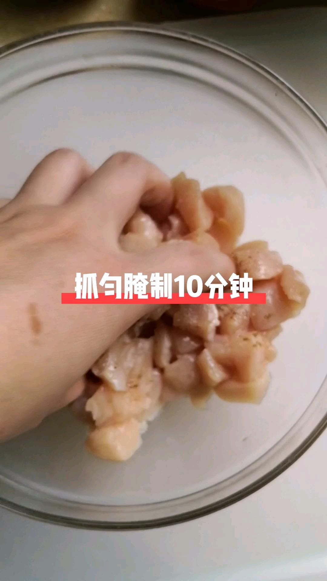 番茄雞丁的做法-酸甜味炒菜譜-易網(wǎng)<a href=http://www.xllyou.com/ target=_blank class=infotextkey>健康養(yǎng)生</a>網(wǎng) 番茄雞丁的做法-酸甜味炒菜譜