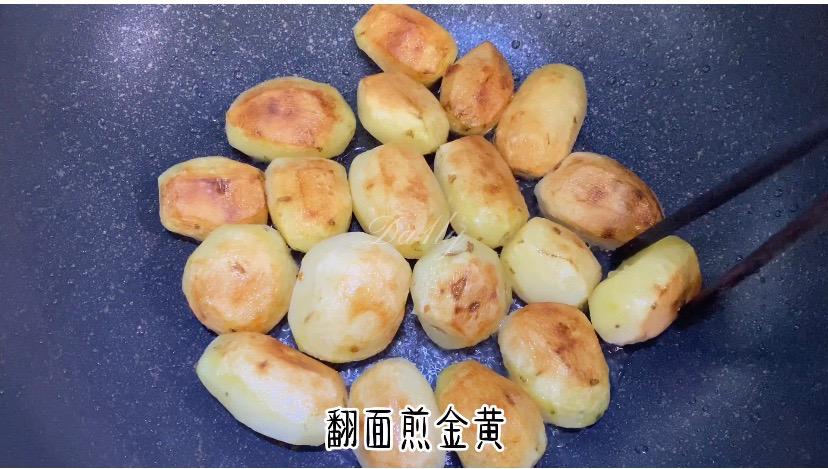 外脆里糯，秒殺路邊攤的香煎小土豆的做法-其它口味煎菜譜