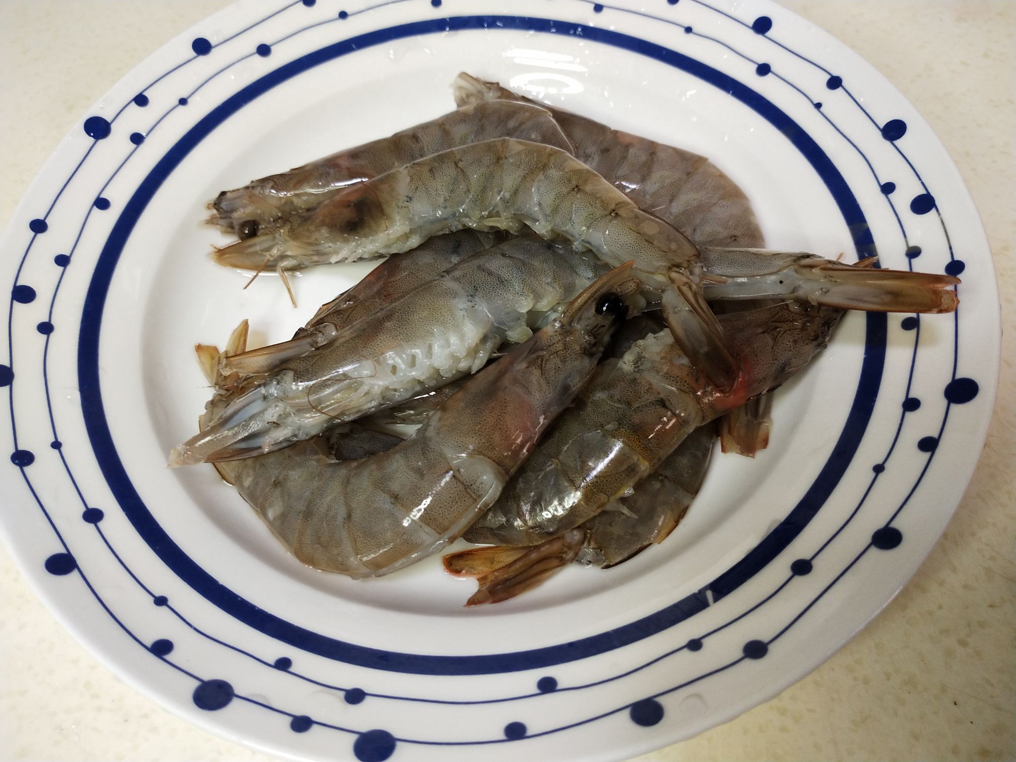 烤大蝦的做法-家常味烤菜譜-易網(wǎng)<a href=http://www.xllyou.com/ target=_blank class=infotextkey>健康養(yǎng)生</a>網(wǎng) 烤大蝦的做法-家常味烤菜譜