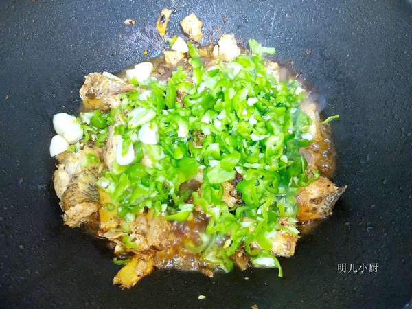 辣椒炒魚渣的做法-香辣味炒菜譜-易網健康養生網 辣椒炒魚渣的做法-香辣味炒菜譜