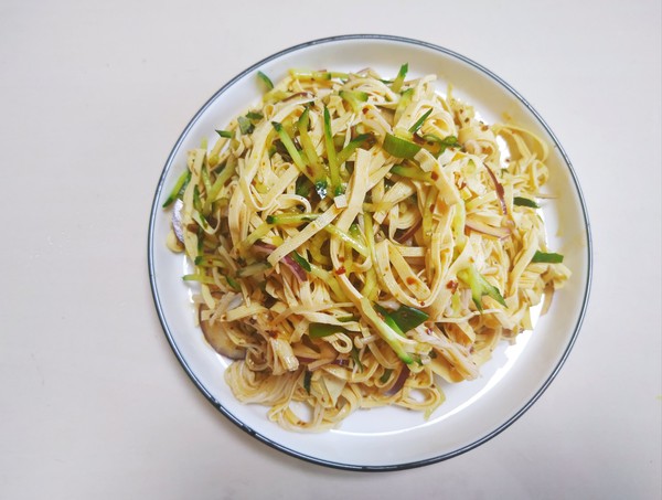 黃瓜豆皮涼拌菜的做法-家常味拌菜譜-易網健康養生網 黃瓜豆皮涼拌菜的做法-家常味拌菜譜