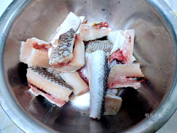 辣椒炒魚渣的做法-香辣味炒菜譜-易網<a href=http://www.xllyou.com/ target=_blank class=infotextkey>健康養生</a>網 辣椒炒魚渣的做法-香辣味炒菜譜