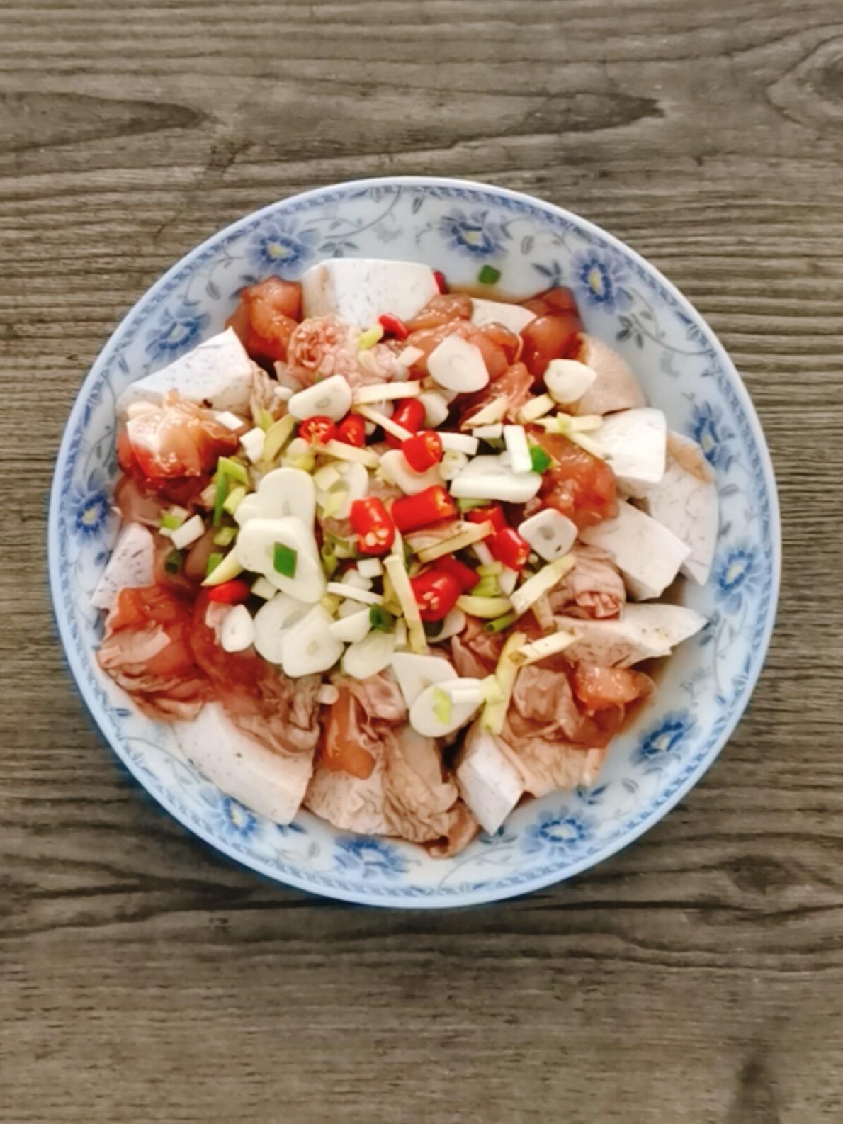 芋頭蒸雞的做法-咸鮮味蒸菜譜-易網健康養生網 芋頭蒸雞的做法-咸鮮味蒸菜譜