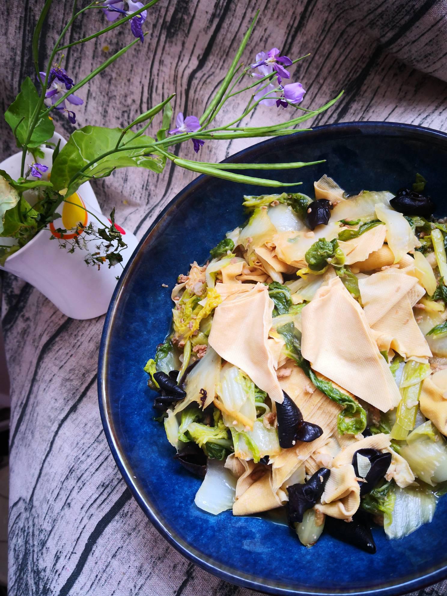 白菜燉豆皮的做法-家常味燉菜譜