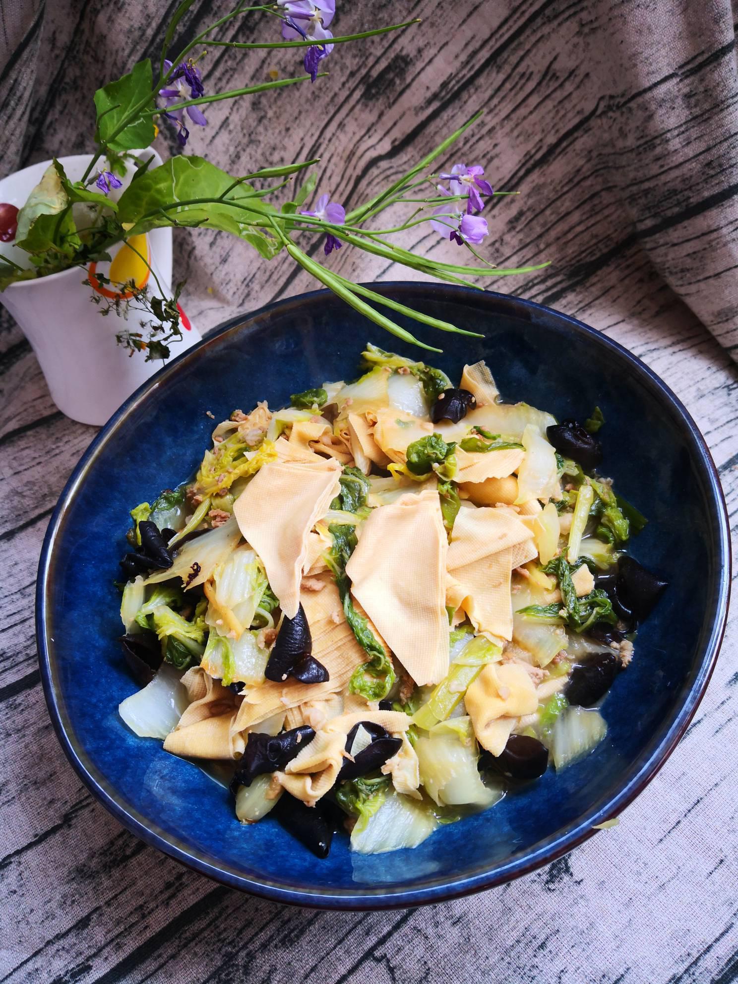 白菜燉豆皮的做法-家常味燉菜譜