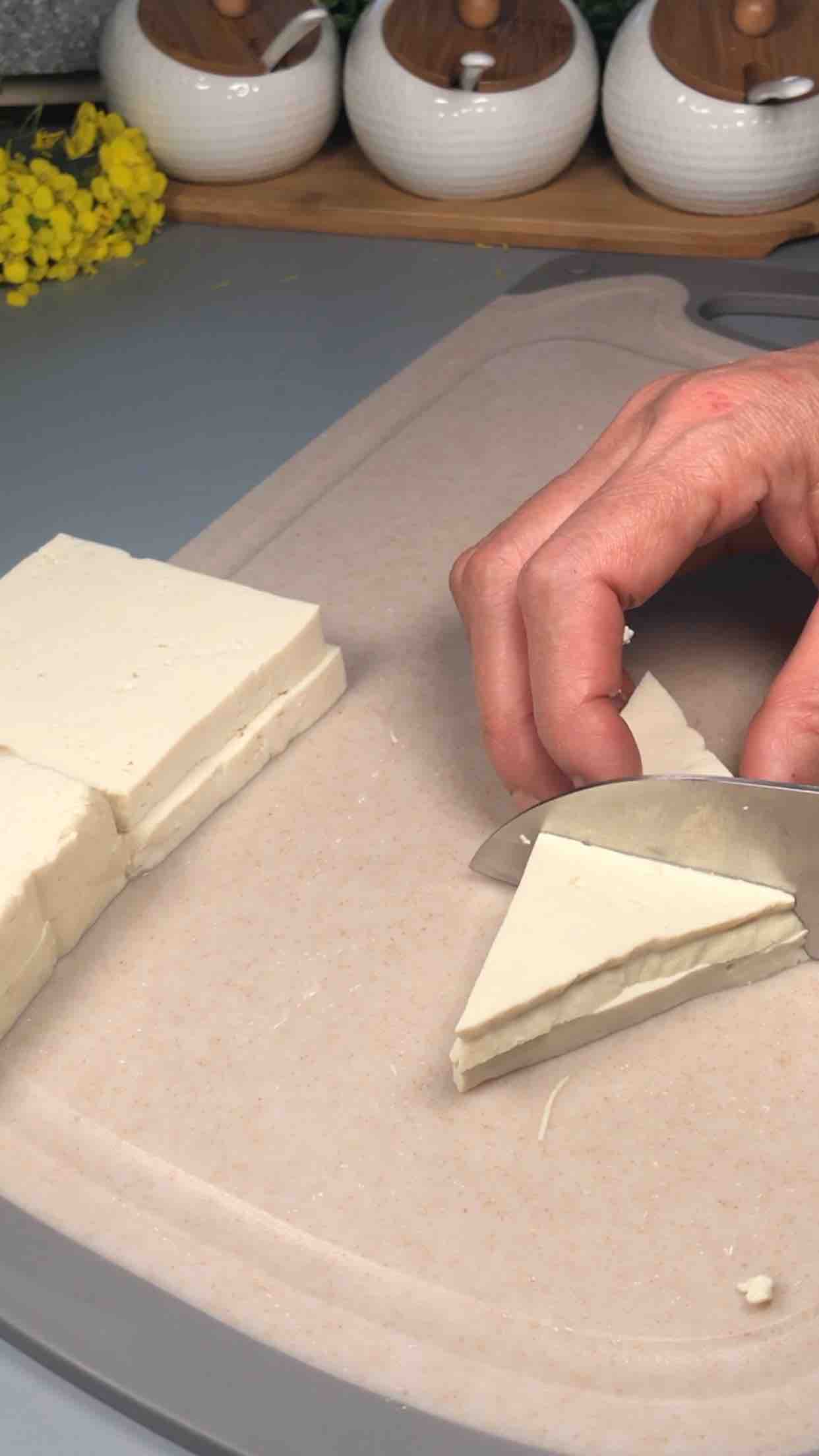 溜煎豆腐的做法-家常味煎菜譜-易網(wǎng)<a href=http://www.xllyou.com/ target=_blank class=infotextkey>健康養(yǎng)生</a>網(wǎng) 溜煎豆腐的做法-家常味煎菜譜