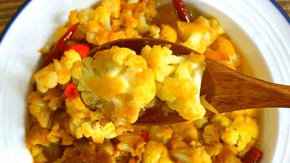 干鍋花菜,這樣做既簡單又好吃,一分鐘就能學會它的做法-家常味炒菜譜-易網健康養生網 干鍋花菜,這樣做既簡單又好吃,一分鐘就能學會它的做法-家常味炒菜譜