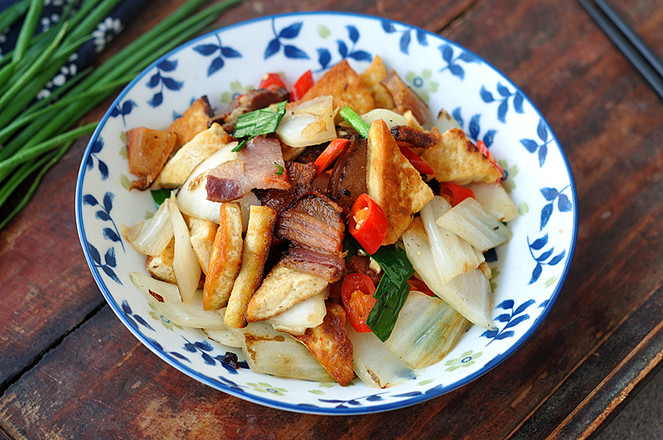 豆腐咸肉燒白菜的做法-家常味燒菜譜-易網(wǎng)健康養(yǎng)生網(wǎng) 豆腐咸肉燒白菜的做法-家常味燒菜譜